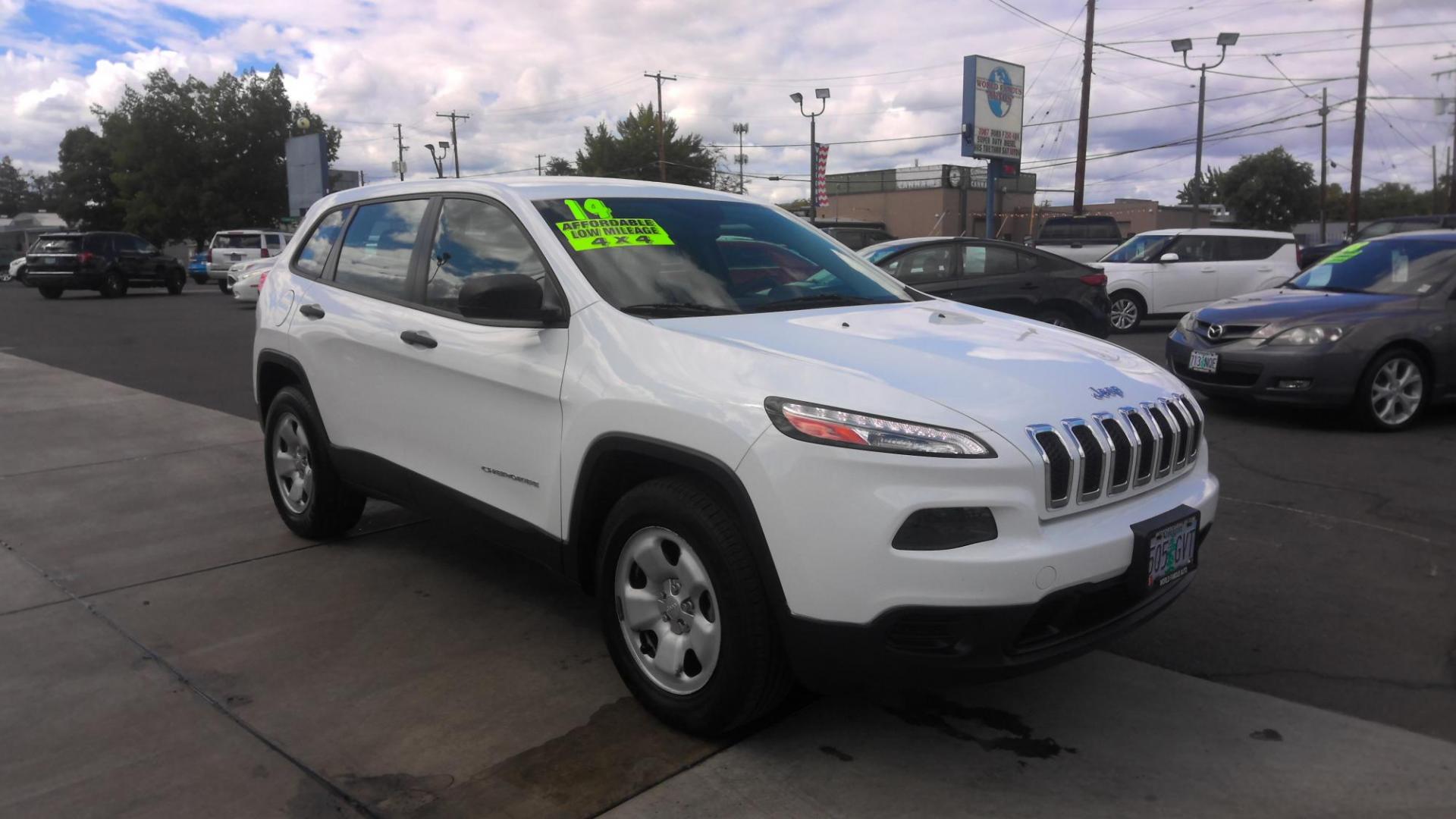 2014 WHITE Jeep Cherokee Sport 4WD (1C4PJMABXEW) with an 2.4L L4 DOHC 16V engine, 9-Speed Automatic transmission, located at 502 S. Riverside Avenue, Medford, OR, 97501, (541) 773-3136, 42.322803, -122.867477 - Photo#1