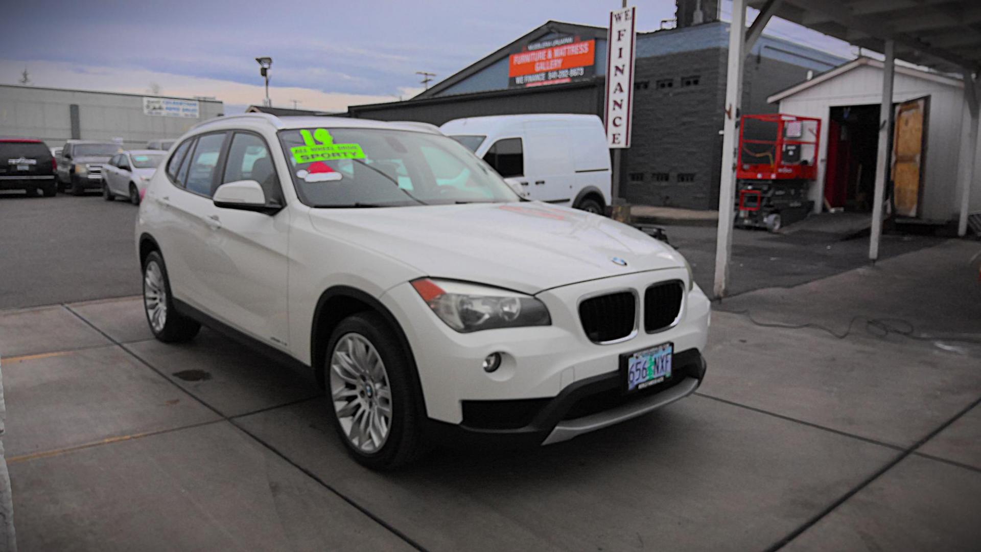 2014 WHITE BMW X1 xDrive28i (WBAVL1C59EV) with an 2.0L L4 DOHC 16V engine, 8-Speed Automatic transmission, located at 502 S. Riverside Avenue, Medford, OR, 97501, (541) 773-3136, 42.322803, -122.867477 - Photo#0