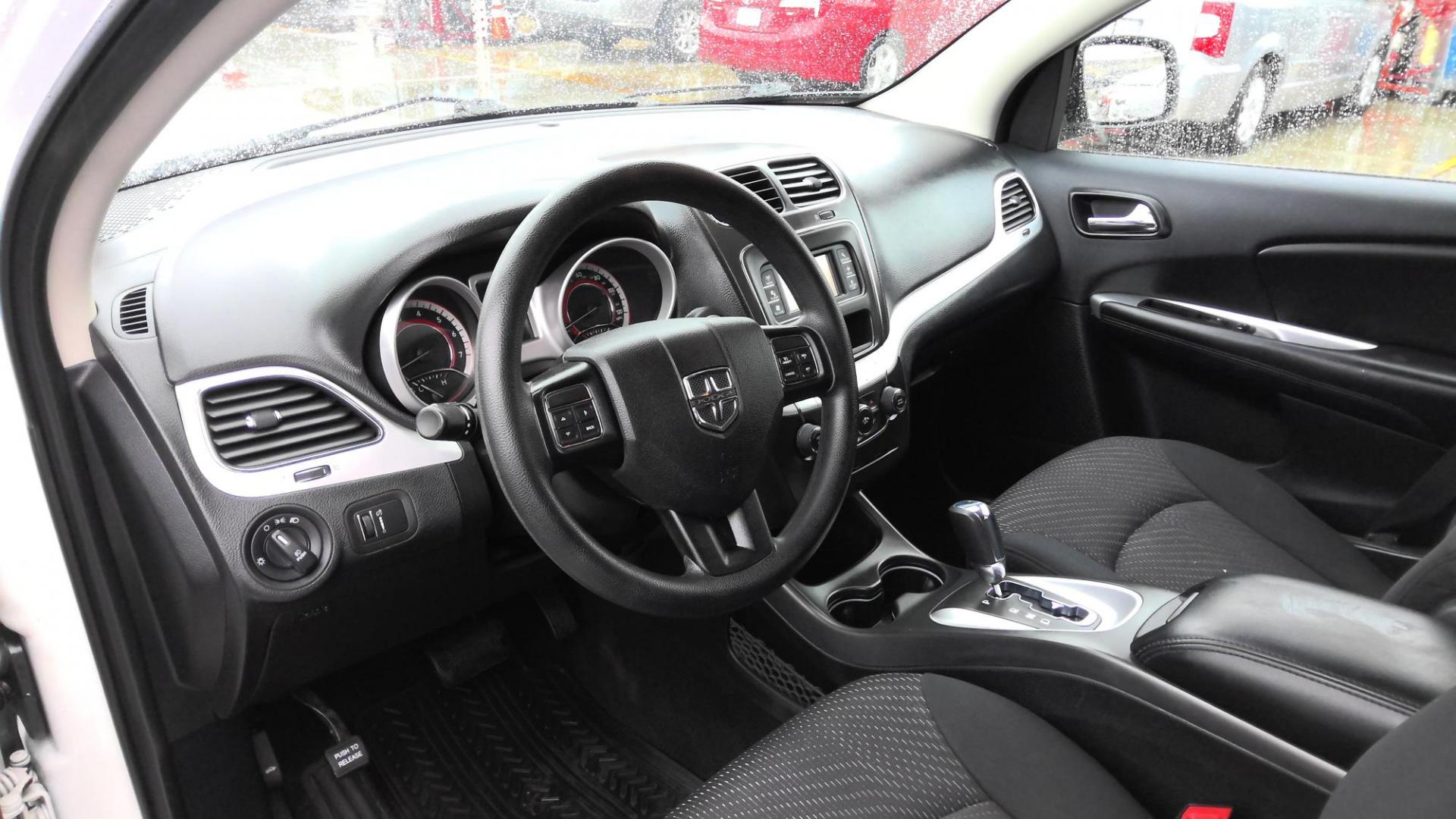 2016 WHITE Dodge Journey SXT (3C4PDCBGXGT) with an 3.6L V6 DOHC 24V engine, 4A transmission, located at 502 S. Riverside Avenue, Medford, OR, 97501, (541) 773-3136, 42.322803, -122.867477 - Photo#8