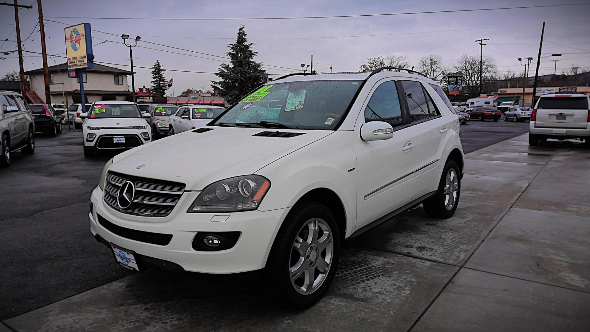 2008 WHITE Mercedes-Benz M-Class ML350 (4JGBB86E28A) with an 3.5L V6 DOHC 24V engine, 7-Speed Automatic Overdrive transmission, located at 502 S. Riverside Avenue, Medford, OR, 97501, (541) 773-3136, 42.322803, -122.867477 - Photo#0