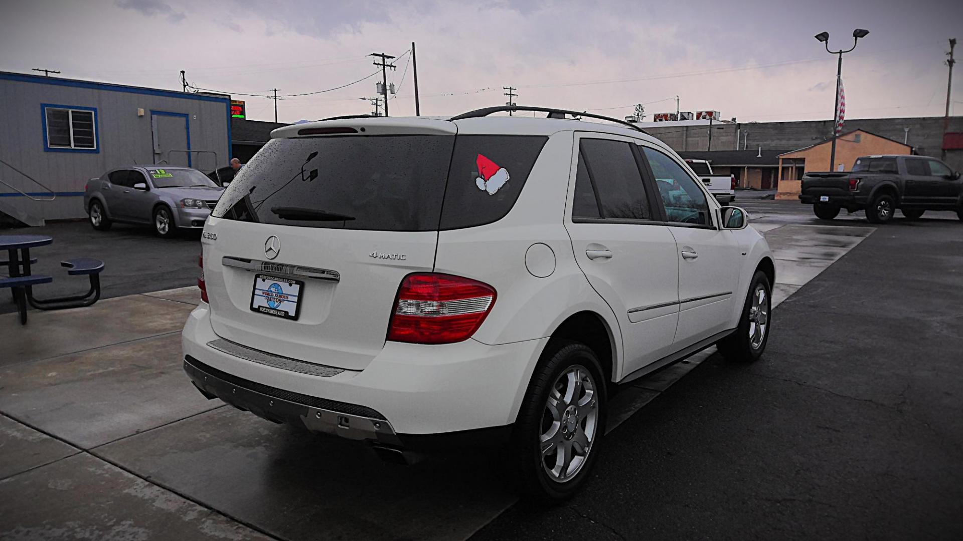 2008 WHITE Mercedes-Benz M-Class ML350 (4JGBB86E28A) with an 3.5L V6 DOHC 24V engine, 7-Speed Automatic Overdrive transmission, located at 502 S. Riverside Avenue, Medford, OR, 97501, (541) 773-3136, 42.322803, -122.867477 - Photo#2