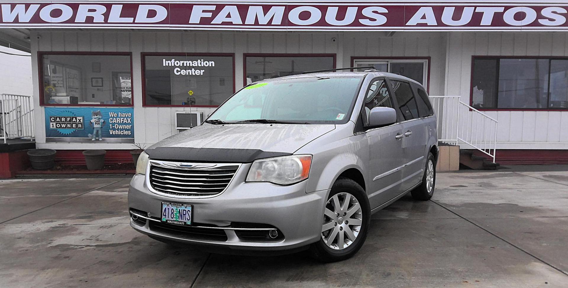 2015 SILVER Chrysler Town and Country Touring (2C4RC1BG2FR) with an 3.6L V6 DOHC 24V engine, 6-Speed Automatic transmission, located at 502 S. Riverside Avenue, Medford, OR, 97501, (541) 773-3136, 42.322803, -122.867477 - Photo#1