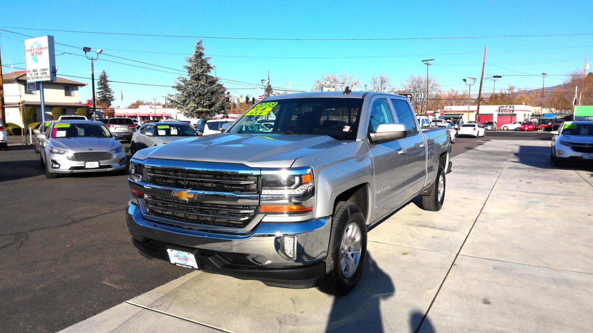 2018 SILVER Chevrolet Silverado 1500 LT Crew Cab Long Box 4WD (3GCUKRECXJG) with an 5.3L V8 OHV 16V engine, 6A transmission, located at 502 S. Riverside Avenue, Medford, OR, 97501, (541) 773-3136, 42.322803, -122.867477 - Photo#1