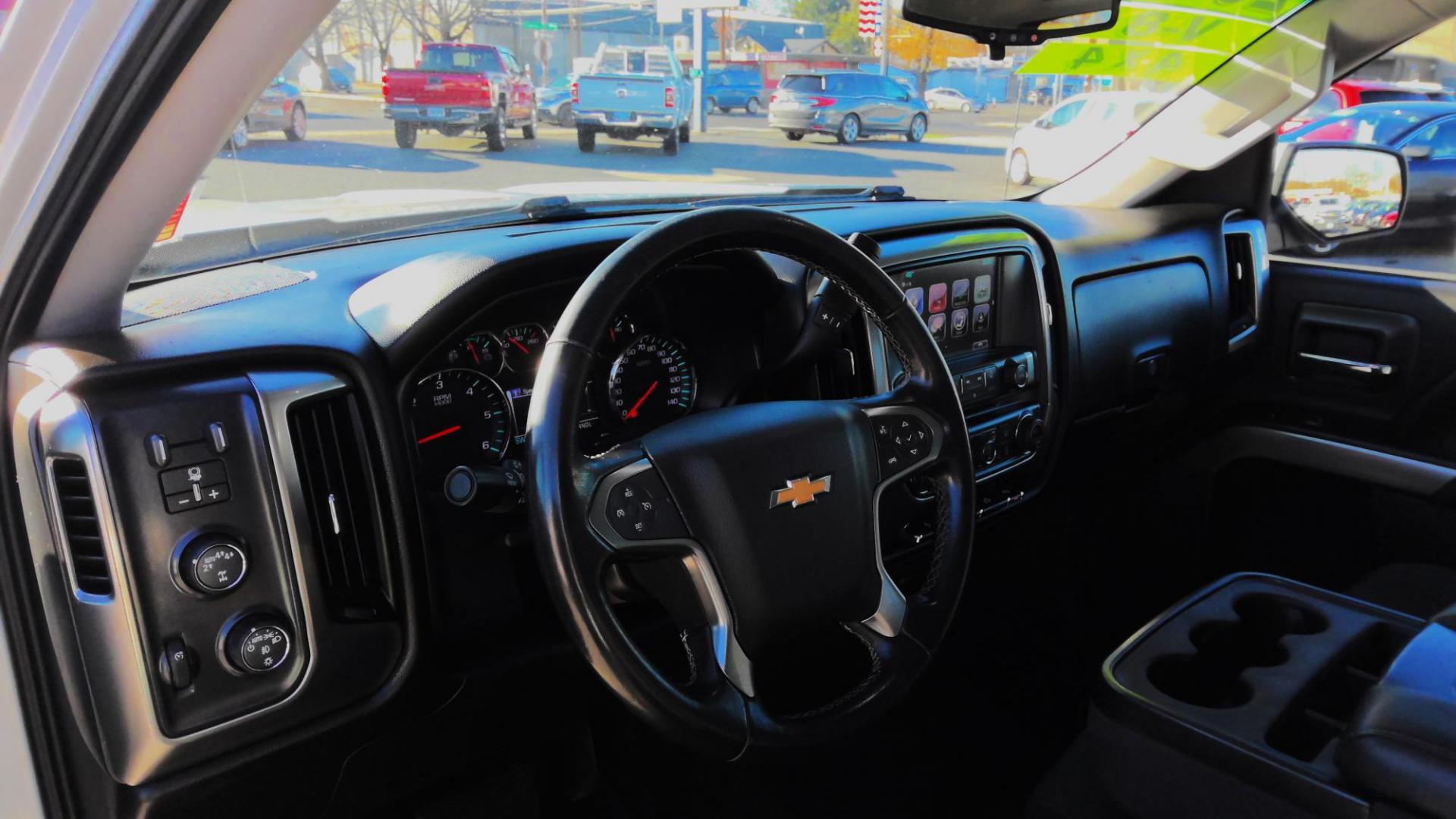 2018 SILVER Chevrolet Silverado 1500 LT Crew Cab Long Box 4WD (3GCUKRECXJG) with an 5.3L V8 OHV 16V engine, 6A transmission, located at 502 S. Riverside Avenue, Medford, OR, 97501, (541) 773-3136, 42.322803, -122.867477 - Photo#5