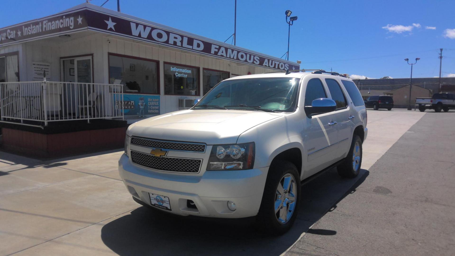 2013 WHITE Chevrolet Tahoe LTZ 4WD (1GNSKCE05DR) with an 5.3L V8 OHV 16V FFV engine, 6-Speed Automatic transmission, located at 502 S. Riverside Avenue, Medford, OR, 97501, (541) 773-3136, 42.322803, -122.867477 - Photo#0