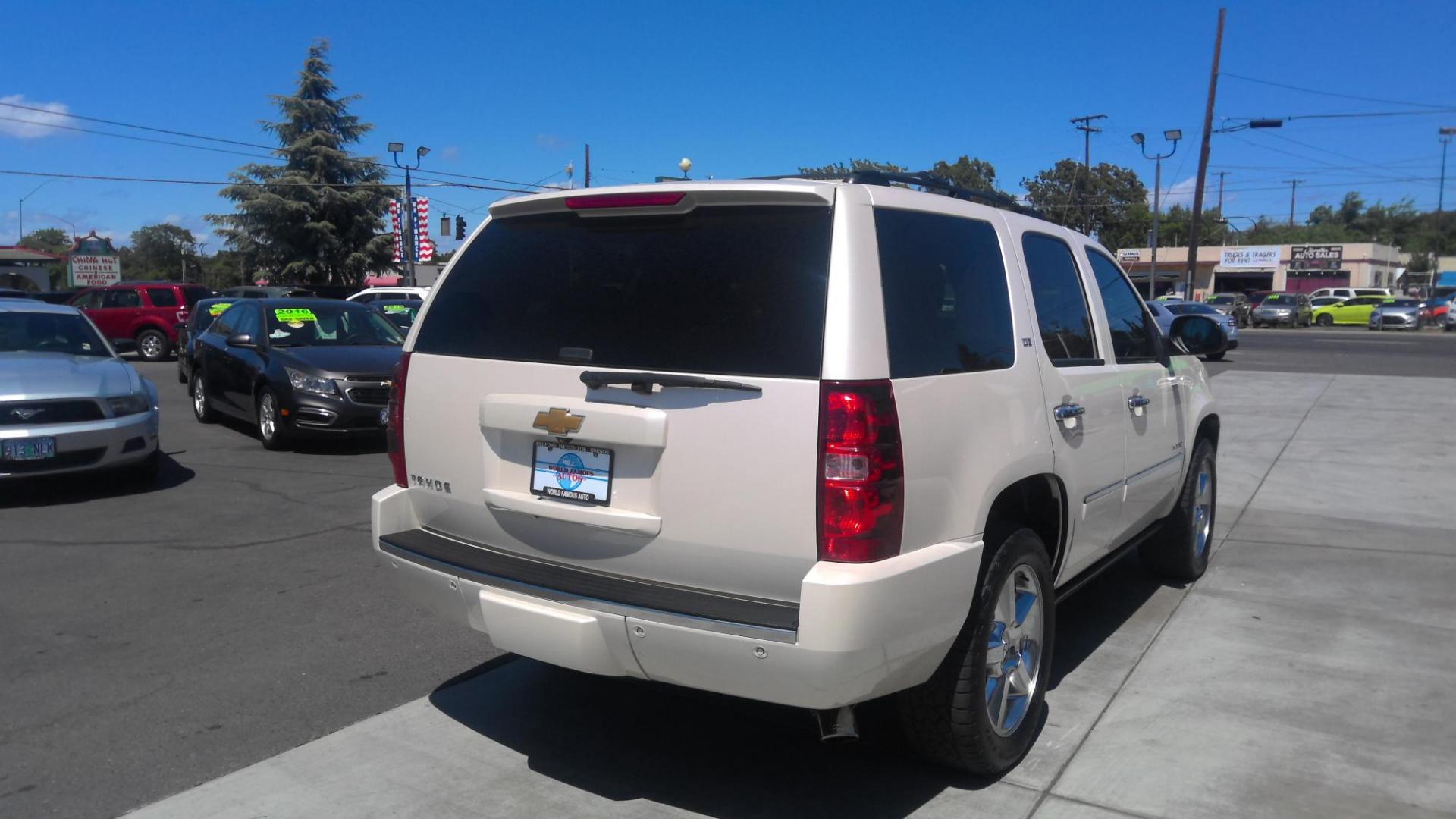 2013 WHITE Chevrolet Tahoe LTZ 4WD (1GNSKCE05DR) with an 5.3L V8 OHV 16V FFV engine, 6-Speed Automatic transmission, located at 502 S. Riverside Avenue, Medford, OR, 97501, (541) 773-3136, 42.322803, -122.867477 - Photo#2