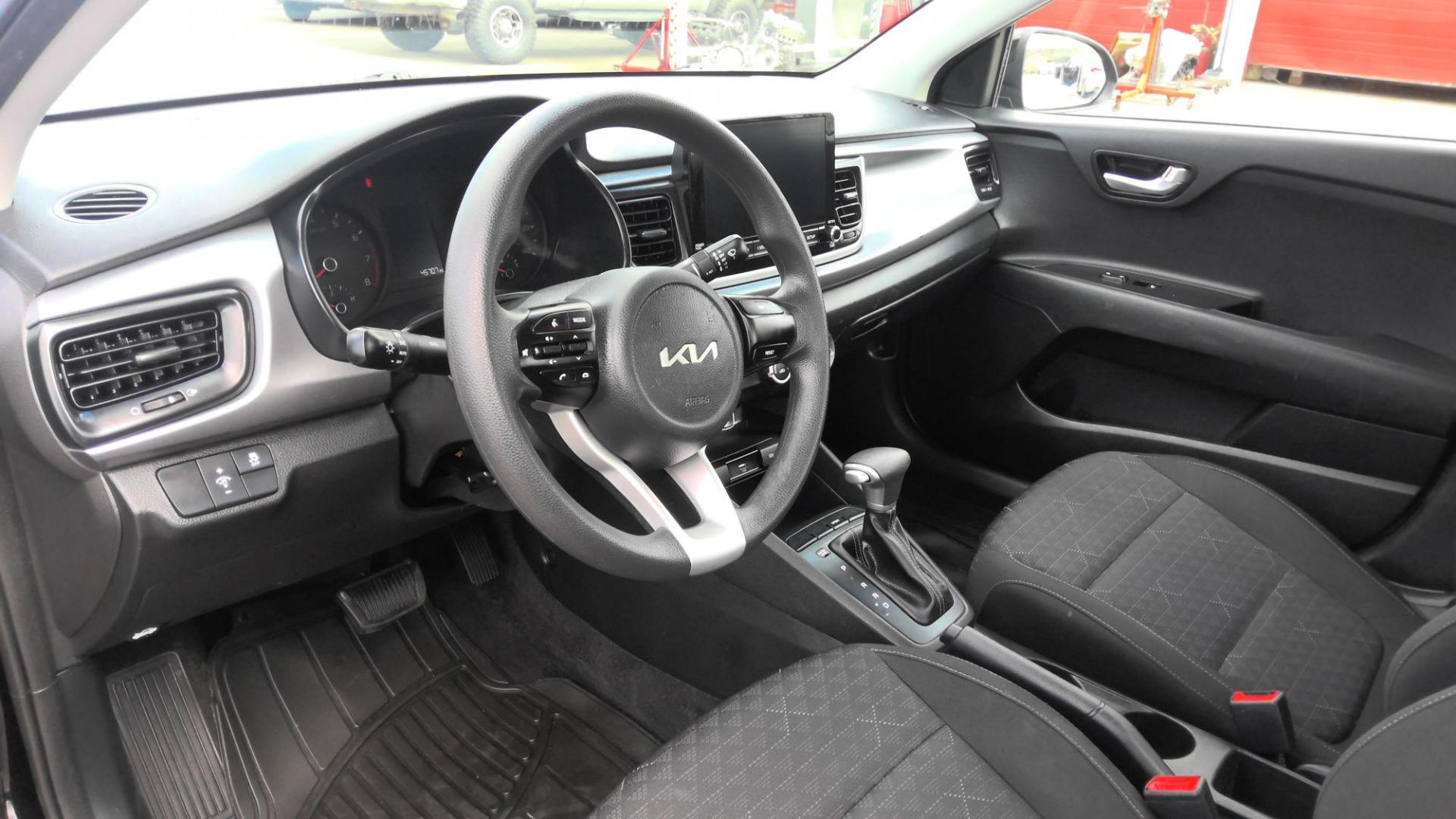 2022 BLACK Kia Rio LX (3KPA24ADXNE) with an 1.6L L4 DOHC 16V engine, 6A transmission, located at 502 S. Riverside Avenue, Medford, OR, 97501, (541) 773-3136, 42.322803, -122.867477 - Photo#4