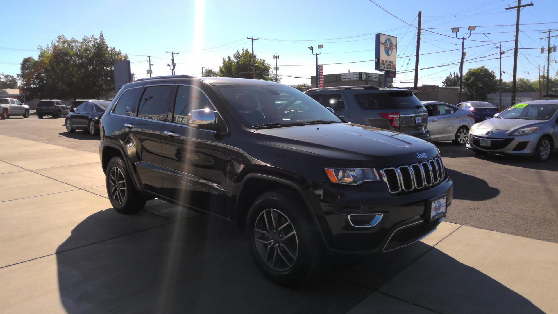 2019 BLACK Jeep Grand Cherokee Limited 4WD (1C4RJFBG6KC) with an 3.6L V6 DOHC 24V engine, 8A transmission, located at 502 S. Riverside Avenue, Medford, OR, 97501, (541) 773-3136, 42.322803, -122.867477 - Photo#2