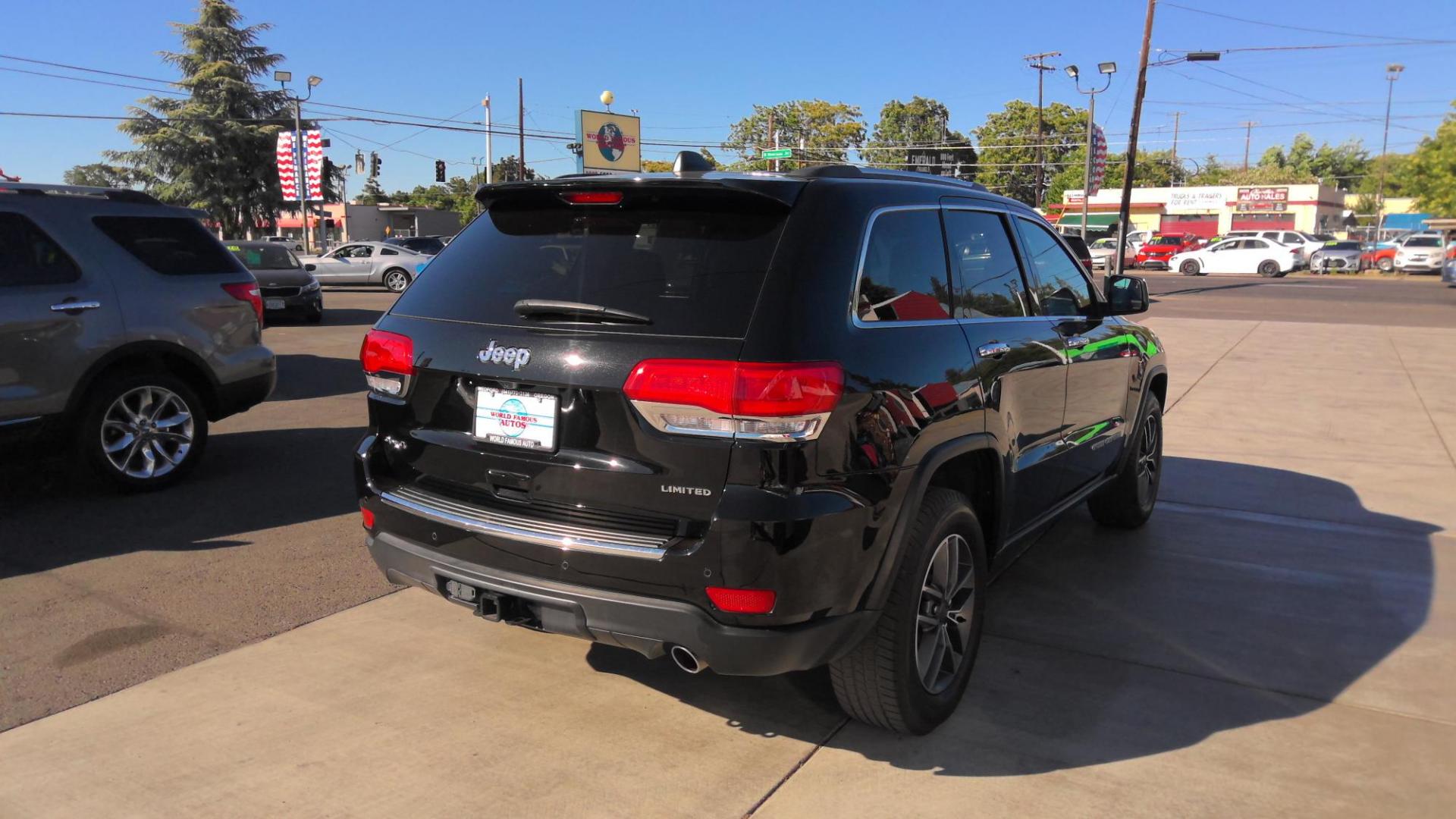 2019 BLACK Jeep Grand Cherokee Limited 4WD (1C4RJFBG6KC) with an 3.6L V6 DOHC 24V engine, 8A transmission, located at 502 S. Riverside Avenue, Medford, OR, 97501, (541) 773-3136, 42.322803, -122.867477 - Photo#3