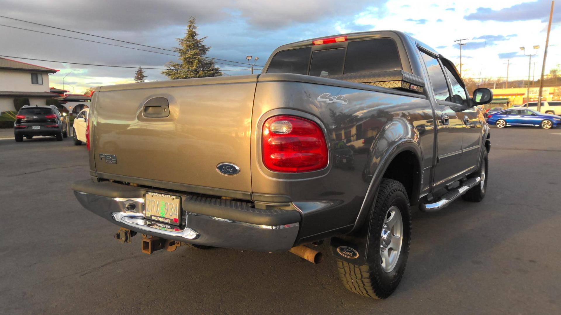 2003 GRAY Ford F-150 King Ranch SuperCrew 4WD (1FTRW08L13K) with an 5.4L V8 SOHC 16V engine, 4-Speed Automatic Overdrive transmission, located at 502 S. Riverside Avenue, Medford, OR, 97501, (541) 773-3136, 42.322803, -122.867477 - Photo#2