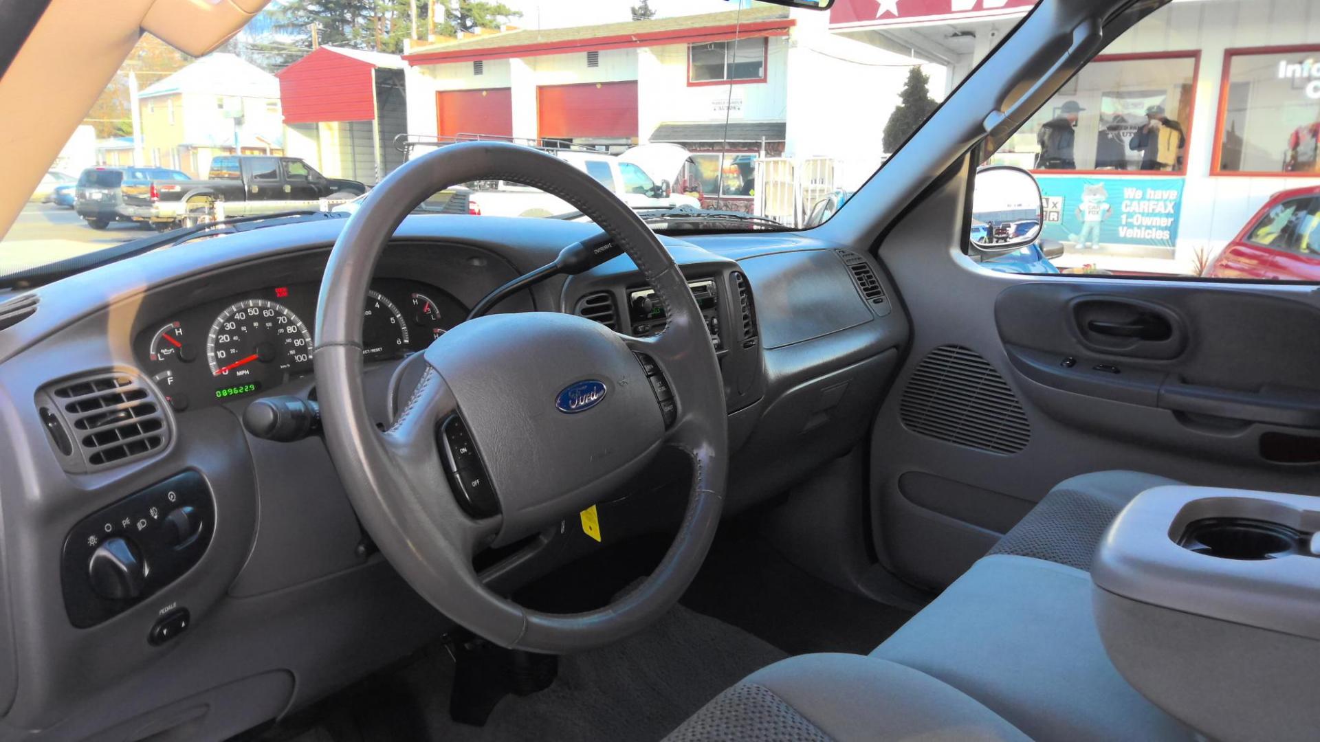 2003 GRAY Ford F-150 King Ranch SuperCrew 4WD (1FTRW08L13K) with an 5.4L V8 SOHC 16V engine, 4-Speed Automatic Overdrive transmission, located at 502 S. Riverside Avenue, Medford, OR, 97501, (541) 773-3136, 42.322803, -122.867477 - Photo#4