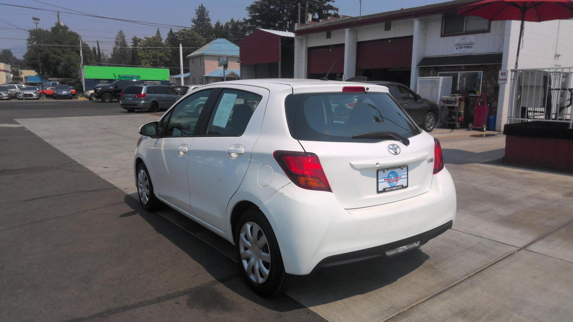 2015 WHITE Toyota Yaris LE 5-Door AT (VNKKTUD3XFA) with an 1.5L L4 DOHC 16V engine, 4-Speed Automatic transmission, located at 502 S. Riverside Avenue, Medford, OR, 97501, (541) 773-3136, 42.322803, -122.867477 - Photo#3