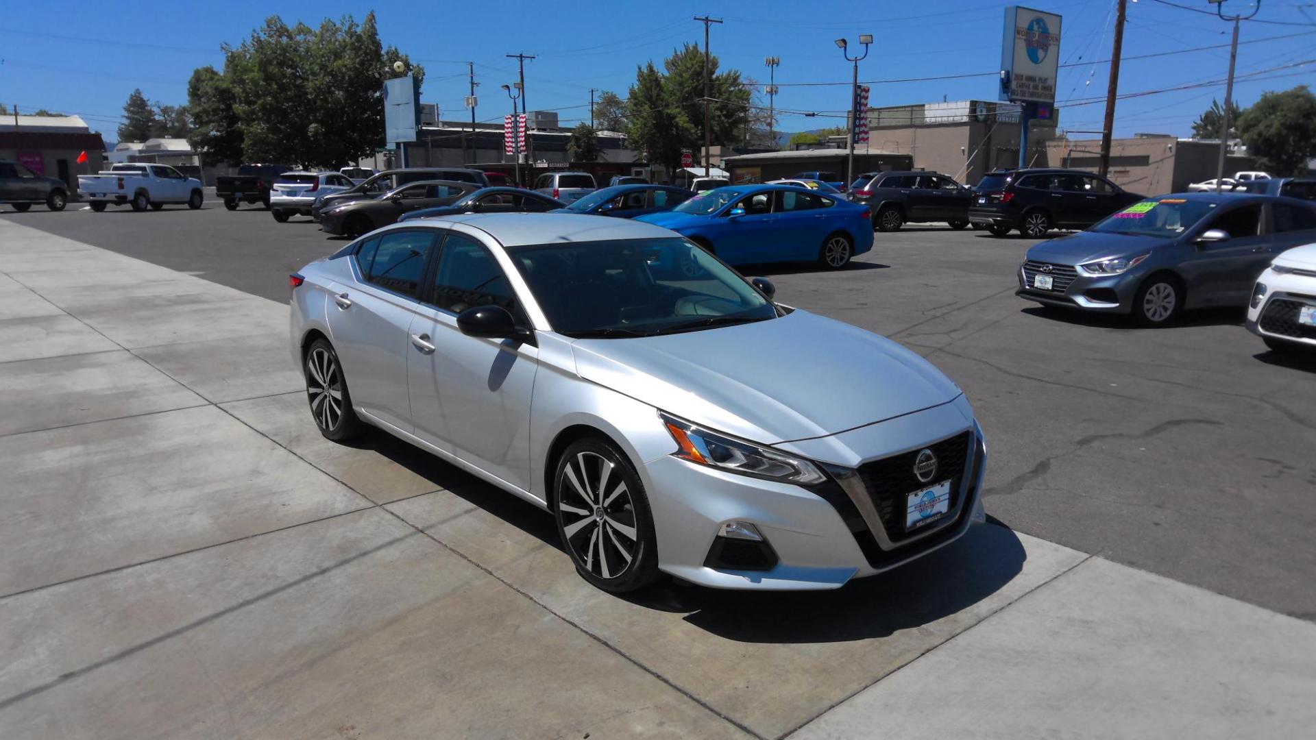 2020 SILVER Nissan Altima 2.5 SR (1N4BL4CV1LC) with an 2.5L L4 DOHC 16V engine, CVT transmission, located at 502 S. Riverside Avenue, Medford, OR, 97501, (541) 773-3136, 42.322803, -122.867477 - Photo#1