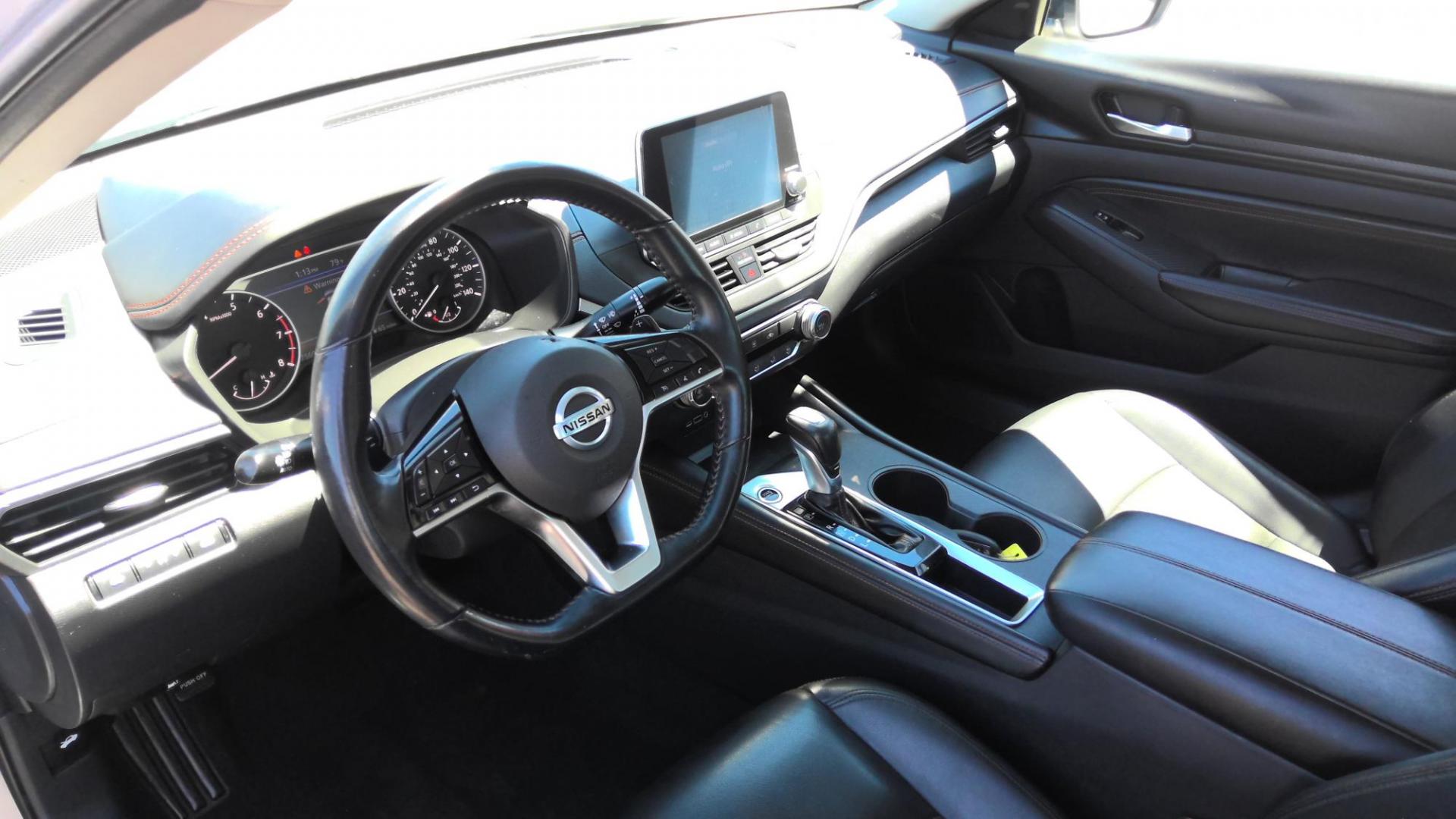 2020 SILVER Nissan Altima 2.5 SR (1N4BL4CV1LC) with an 2.5L L4 DOHC 16V engine, CVT transmission, located at 502 S. Riverside Avenue, Medford, OR, 97501, (541) 773-3136, 42.322803, -122.867477 - Photo#4