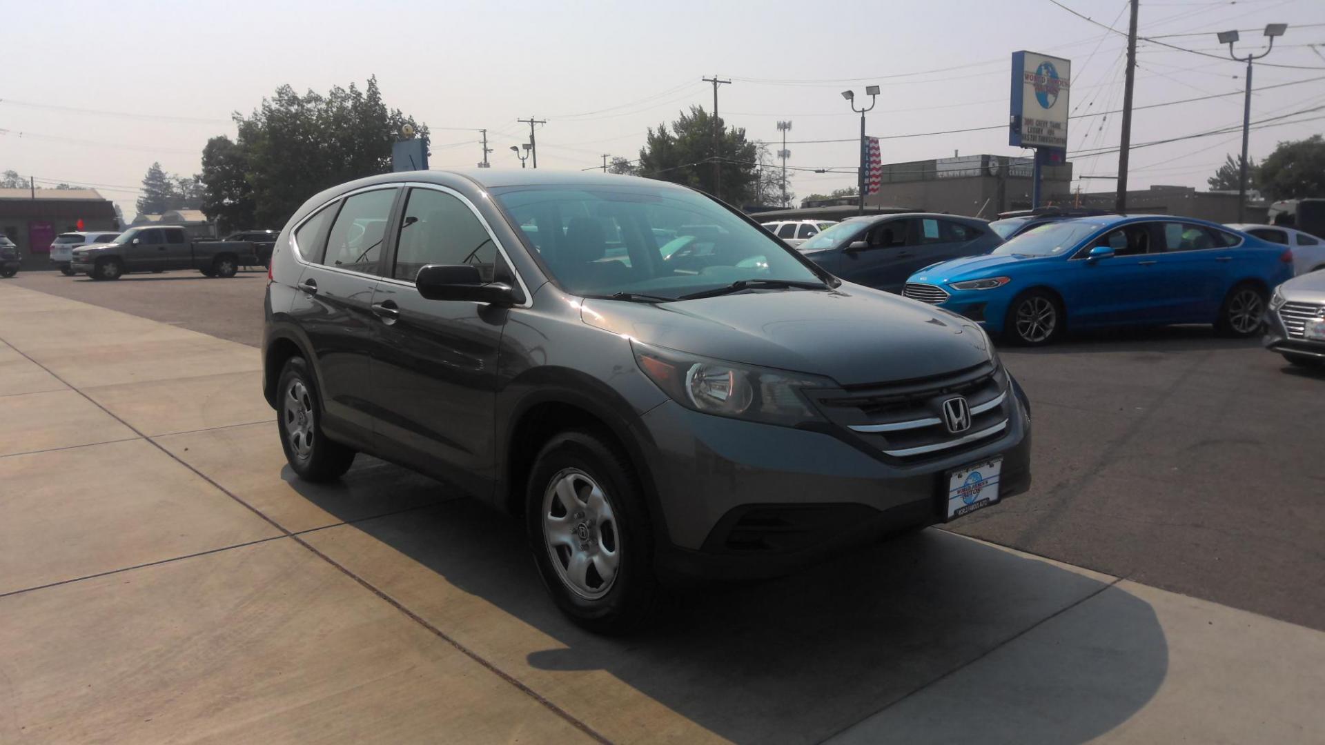 2013 GRAY Honda CR-V LX 2WD 5-Speed AT (3CZRM3H3XDG) with an 2.4L L4 DOHC 16V engine, 5-Speed Automatic transmission, located at 502 S. Riverside Avenue, Medford, OR, 97501, (541) 773-3136, 42.322803, -122.867477 - Photo#1