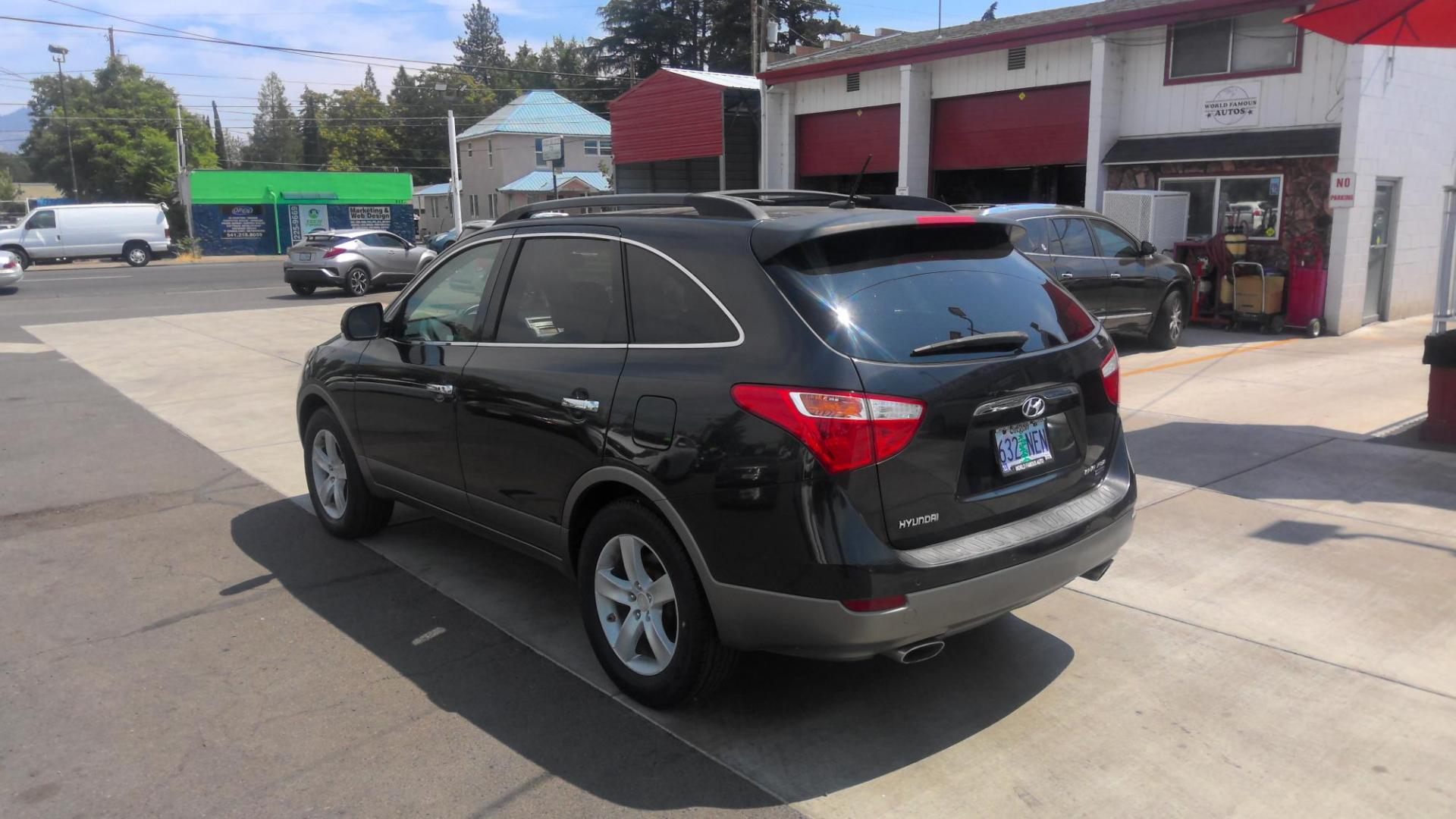 2008 BLACK Hyundai Veracruz GLS (KM8NU13C78U) with an 3.8L V6 DOHC 24V engine, 6-Speed Automatic Overdrive transmission, located at 502 S. Riverside Avenue, Medford, OR, 97501, (541) 773-3136, 42.322803, -122.867477 - Photo#3