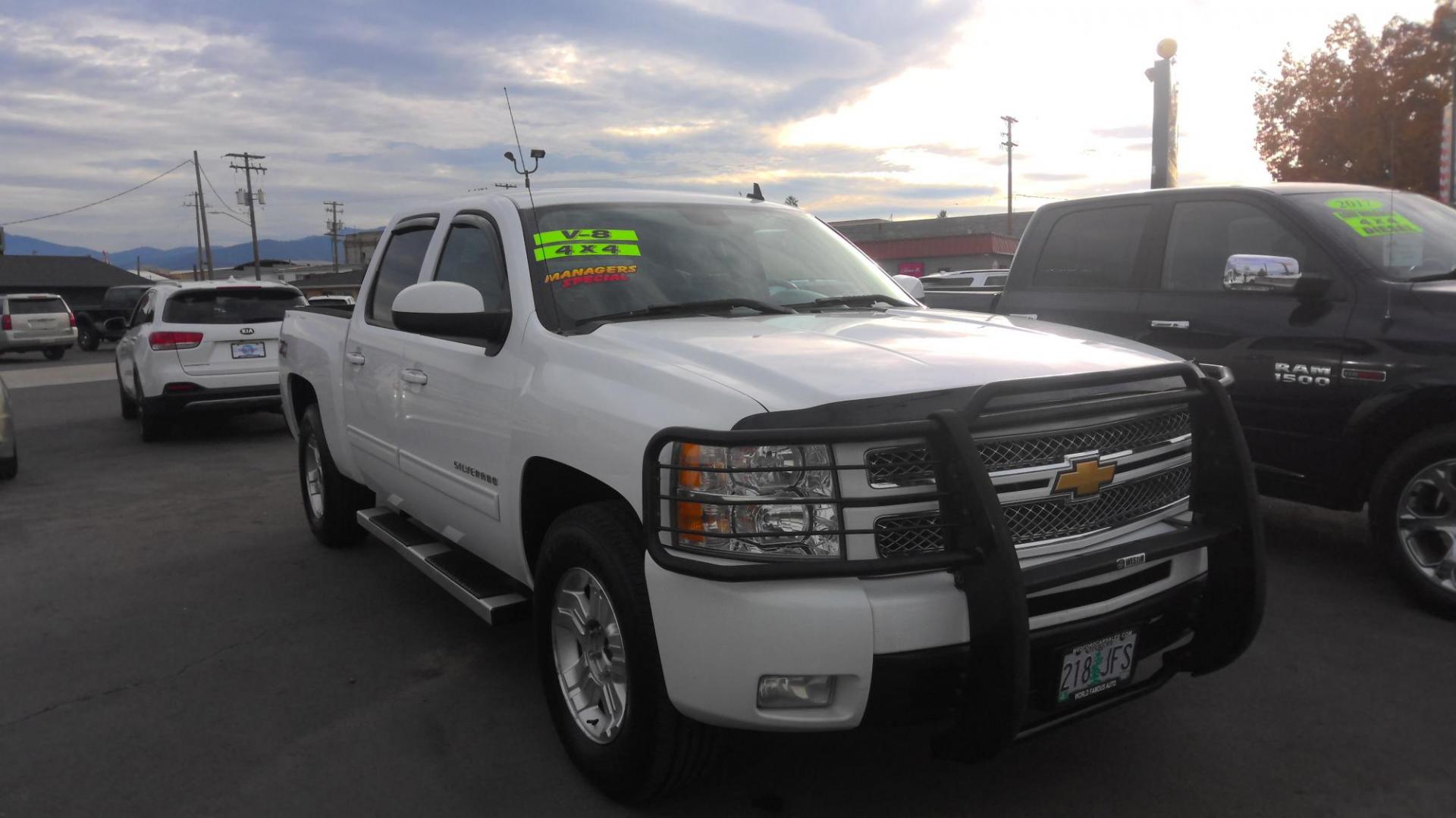 2013 WHITE Chevrolet Silverado 1500 LTZ Crew Cab 4WD (3GCPKTE74DG) with an 5.3L V8 OHV 16V FFV engine, 6-Speed Automatic transmission, located at 502 S. Riverside Avenue, Medford, OR, 97501, (541) 773-3136, 42.322803, -122.867477 - Photo#1