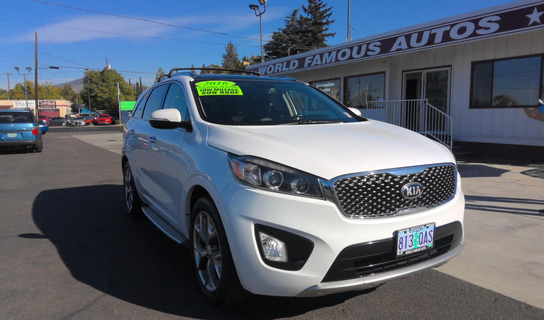 2016 WHITE Kia Sorento SX V6 2WD (5XYPK4A51GG) with an 3.3L V6 DOHC 24V engine, 6-Speed Automatic transmission, located at 502 S. Riverside Avenue, Medford, OR, 97501, (541) 773-3136, 42.322803, -122.867477 - Photo#0