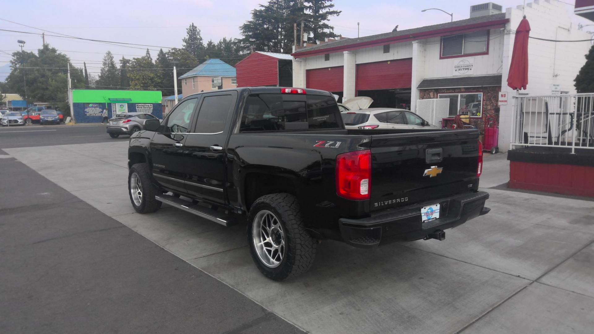 2018 BLACK Chevrolet Silverado 1500 LTZ Crew Cab 4WD (3GCUKSEJ0JG) with an 6.2L V8 OHV 16V engine, 6A transmission, located at 502 S. Riverside Avenue, Medford, OR, 97501, (541) 773-3136, 42.322803, -122.867477 - Photo#3