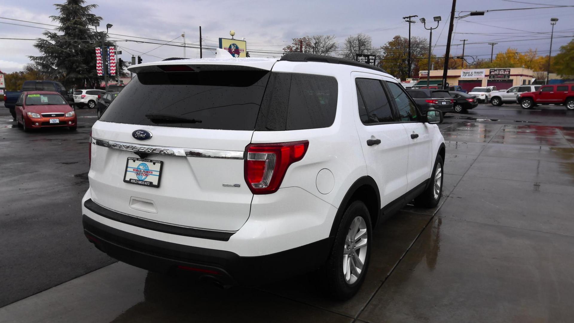 2016 WHITE Ford Explorer Base 4WD (1FM5K8BH5GG) with an 2.3L L4 DOHC 16V engine, 6A transmission, located at 502 S. Riverside Avenue, Medford, OR, 97501, (541) 773-3136, 42.322803, -122.867477 - Photo#2