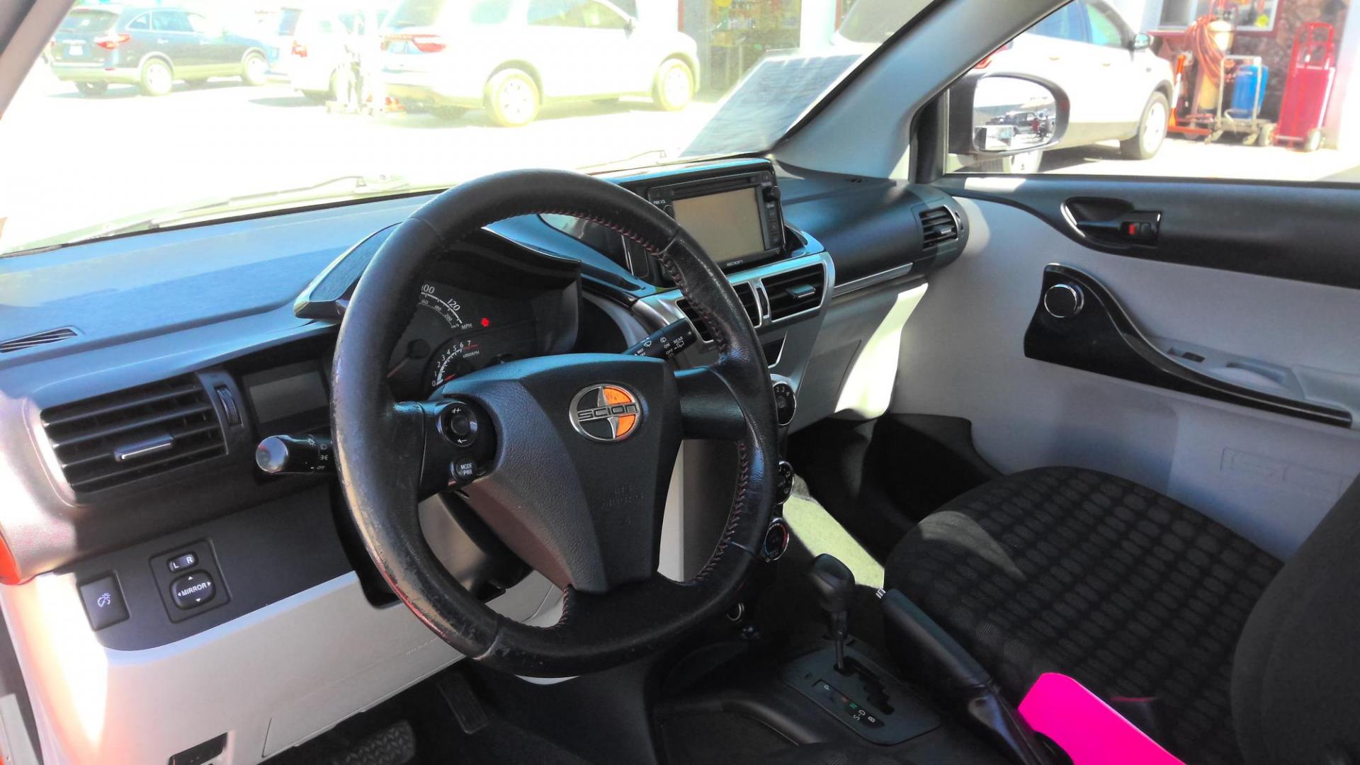 2014 ORANGE Scion iQ 3-Door Hatchback AT (JTNJJXB01EJ) with an 1.3L L4 engine, Continuously Variable Transmission transmission, located at 502 S. Riverside Avenue, Medford, OR, 97501, (541) 773-3136, 42.322803, -122.867477 - Photo#4