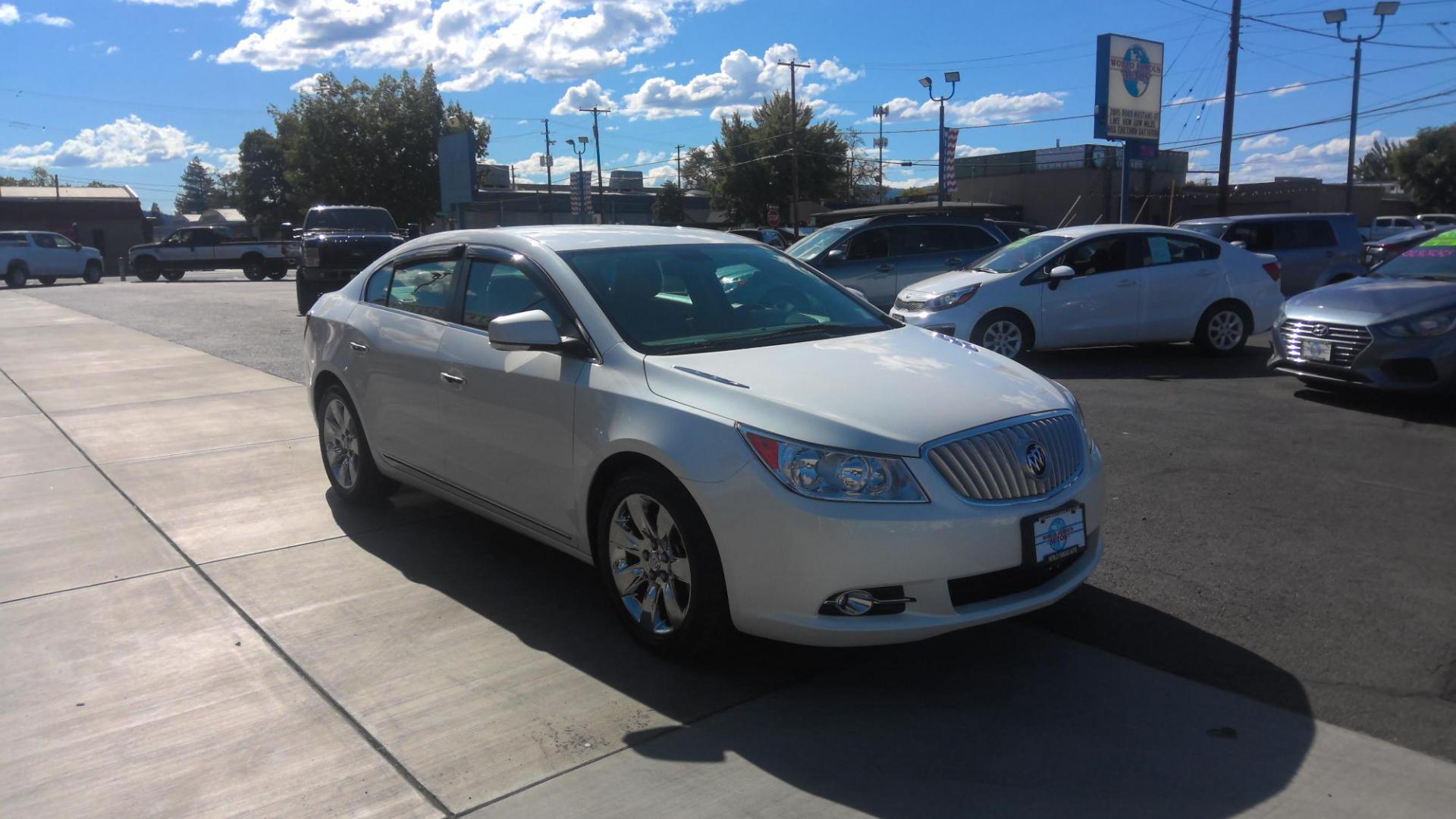 2011 WHITE Buick LaCrosse CXS (1G4GE5ED9BF) with an 3.6L V6 DOHC 24V engine, 6-Speed Automatic Overdrive transmission, located at 502 S. Riverside Avenue, Medford, OR, 97501, (541) 773-3136, 42.322803, -122.867477 - Photo#3