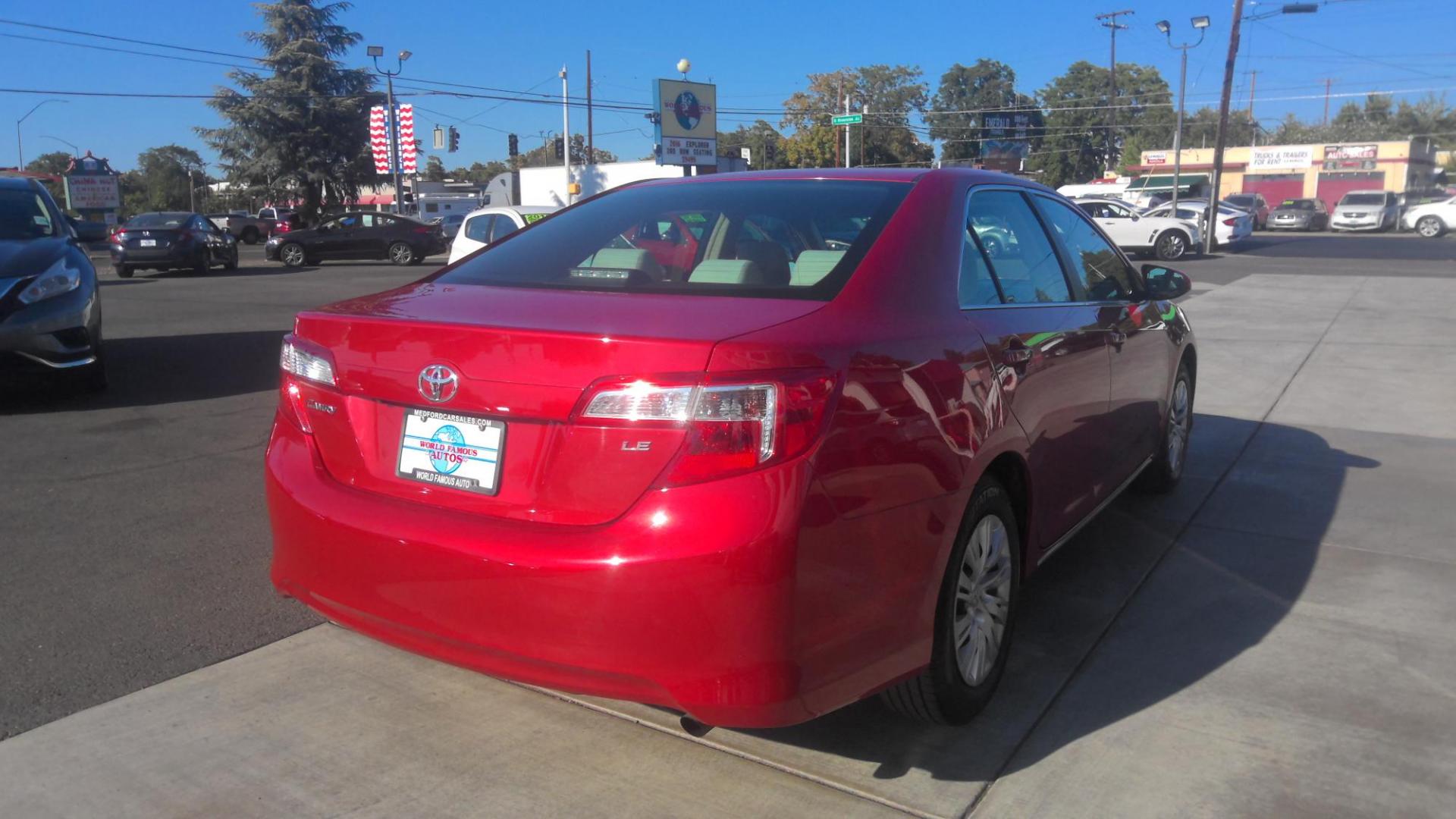 2014 RED Toyota Camry L (4T4BF1FK4ER) with an 2.5L L4 DOHC 16V engine, 6-Speed Automatic transmission, located at 502 S. Riverside Avenue, Medford, OR, 97501, (541) 773-3136, 42.322803, -122.867477 - Photo#2