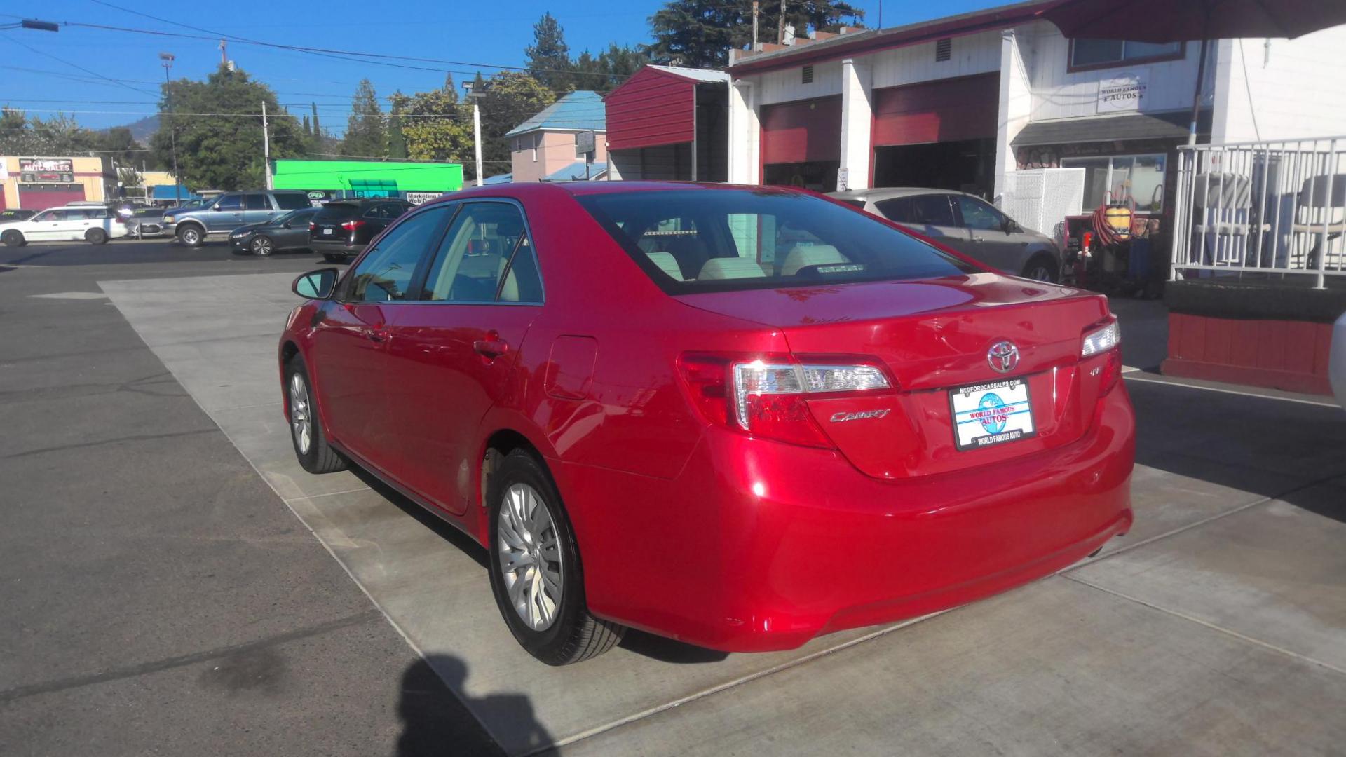 2014 RED Toyota Camry L (4T4BF1FK4ER) with an 2.5L L4 DOHC 16V engine, 6-Speed Automatic transmission, located at 502 S. Riverside Avenue, Medford, OR, 97501, (541) 773-3136, 42.322803, -122.867477 - Photo#3