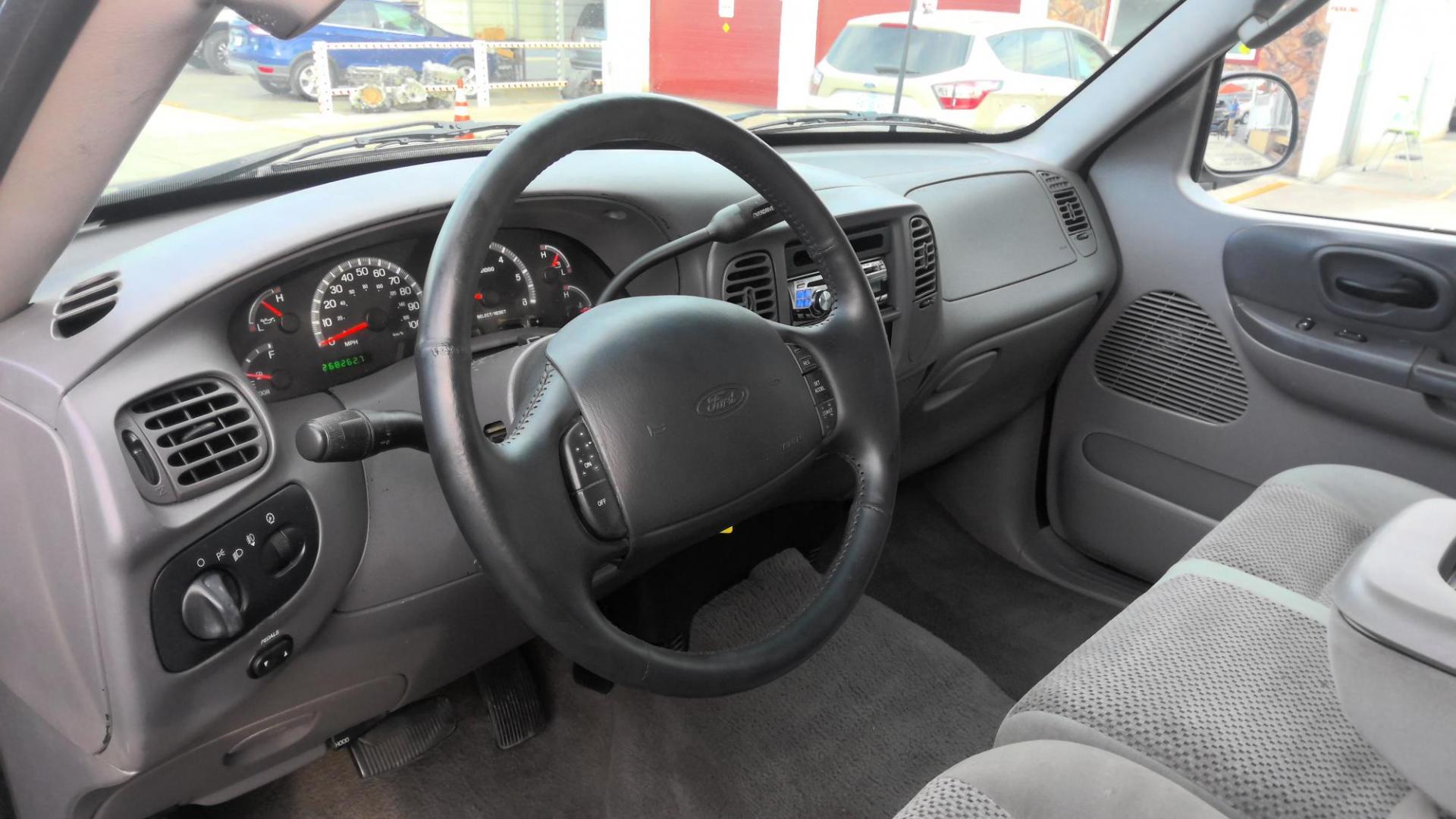 2002 BLUE Ford F-150 King Ranch SuperCrew Short Bed 4WD (1FTRW08L72K) with an 5.4L V8 SOHC 16V engine, 4-Speed Automatic Overdrive transmission, located at 502 S. Riverside Avenue, Medford, OR, 97501, (541) 773-3136, 42.322803, -122.867477 - Photo#4