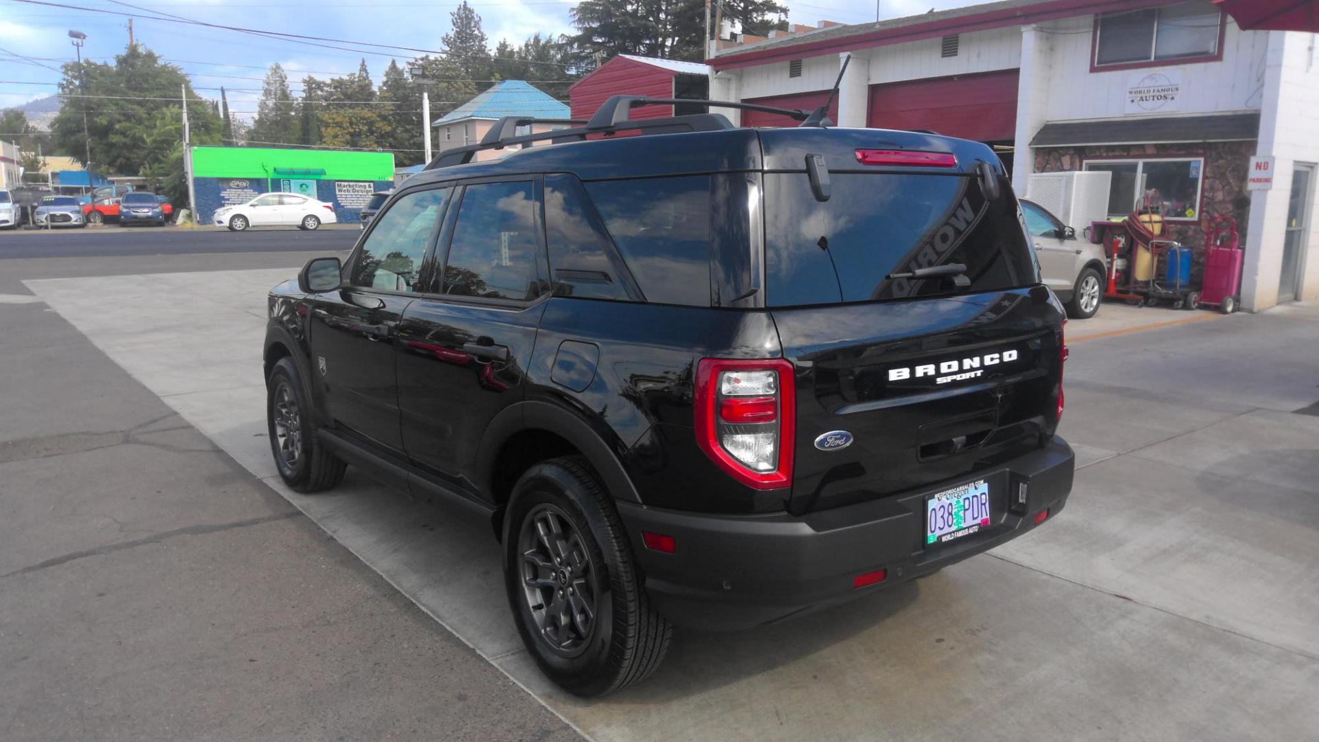 2021 BLACK Ford Bronco Sport Big Bend (3FMCR9B69MR) with an 1.5L L3 engine, 8A transmission, located at 502 S. Riverside Avenue, Medford, OR, 97501, (541) 773-3136, 42.322803, -122.867477 - Photo#3