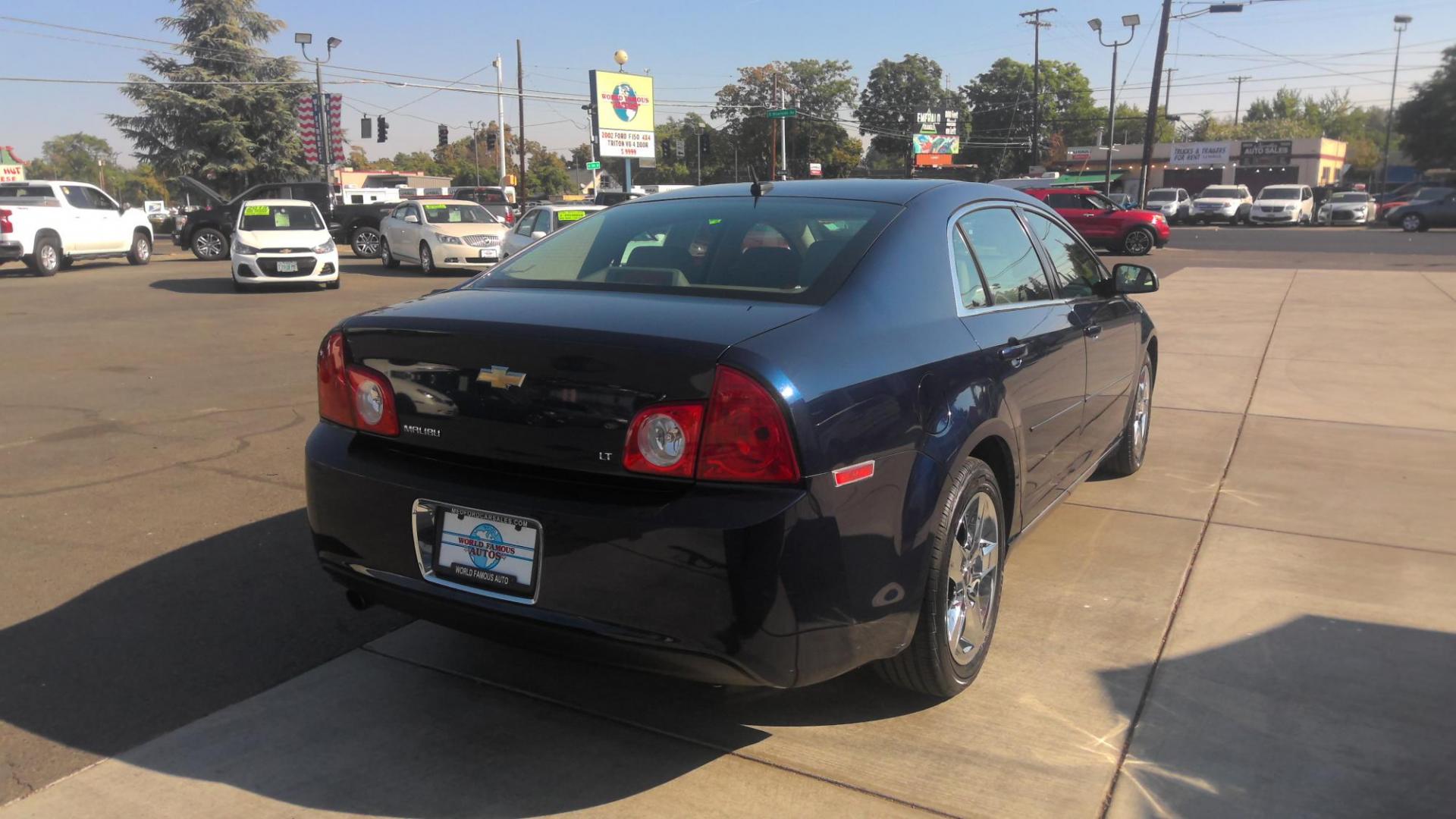 2009 BLUE Chevrolet Malibu LT1 (1G1ZH57B494) with an 2.4L L4 DOHC 16V engine, located at 502 S. Riverside Avenue, Medford, OR, 97501, (541) 773-3136, 42.322803, -122.867477 - Photo#2