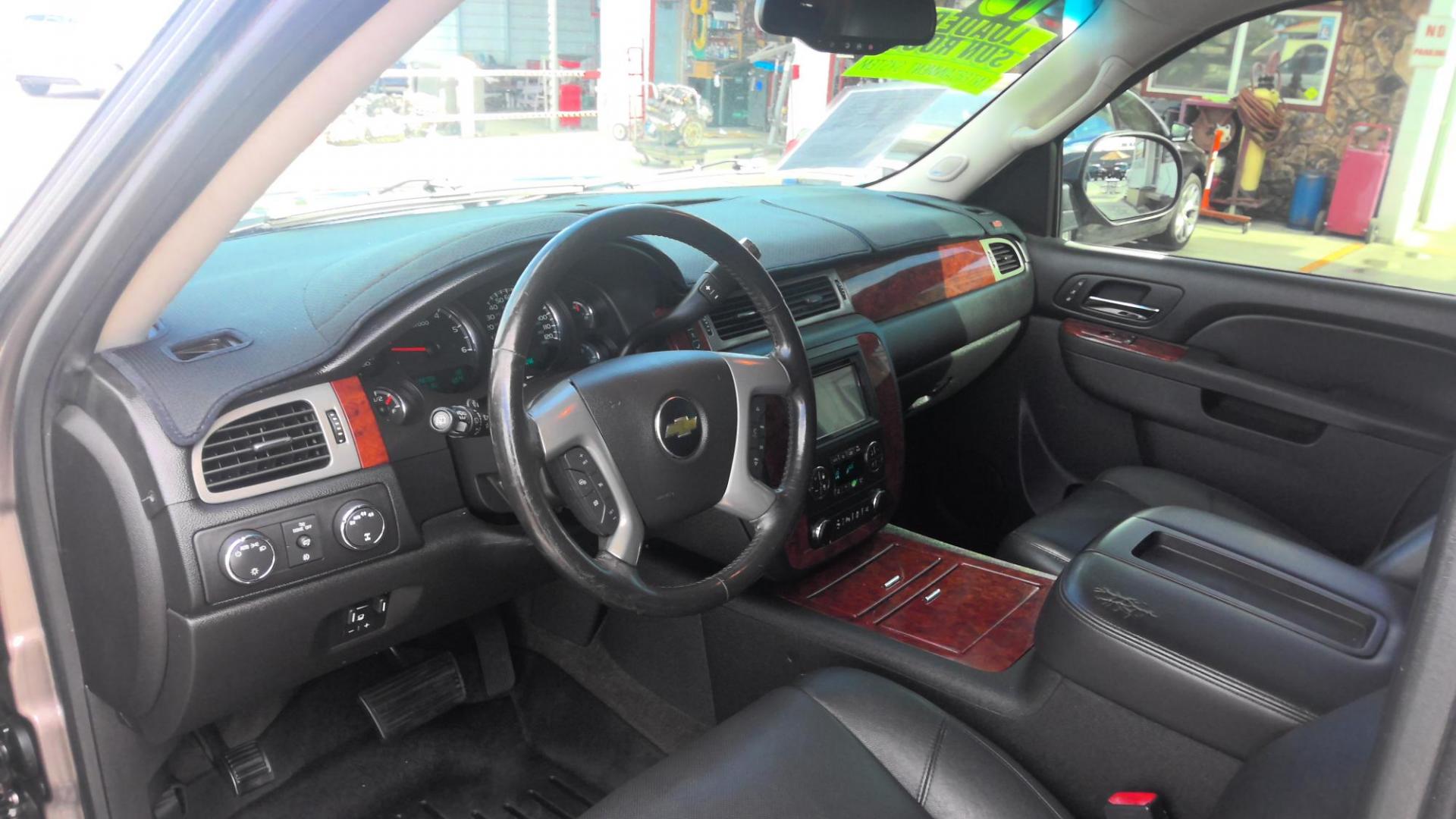 2013 BROWN Chevrolet Tahoe LTZ 4WD (1GNSKCE02DR) with an 5.3L V8 OHV 16V FFV engine, 6-Speed Automatic transmission, located at 502 S. Riverside Avenue, Medford, OR, 97501, (541) 773-3136, 42.322803, -122.867477 - Photo#5