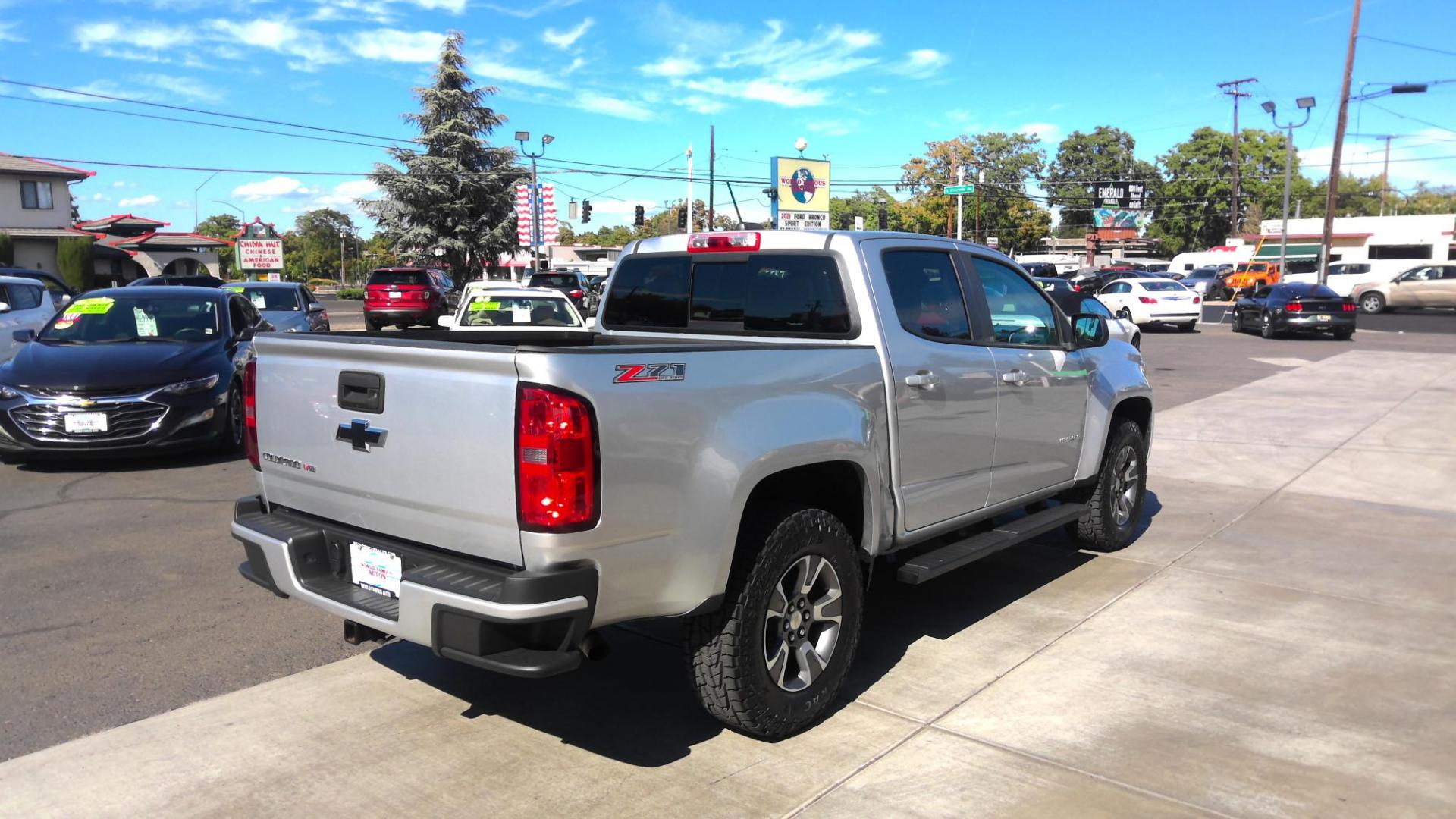 2017 SILVER Chevrolet Colorado Z71 Crew Cab 4WD Long Box (1GCGTDEN3H1) with an 3.6L V6 DOHC 24V GAS engine, 6A transmission, located at 502 S. Riverside Avenue, Medford, OR, 97501, (541) 773-3136, 42.322803, -122.867477 - Photo#1