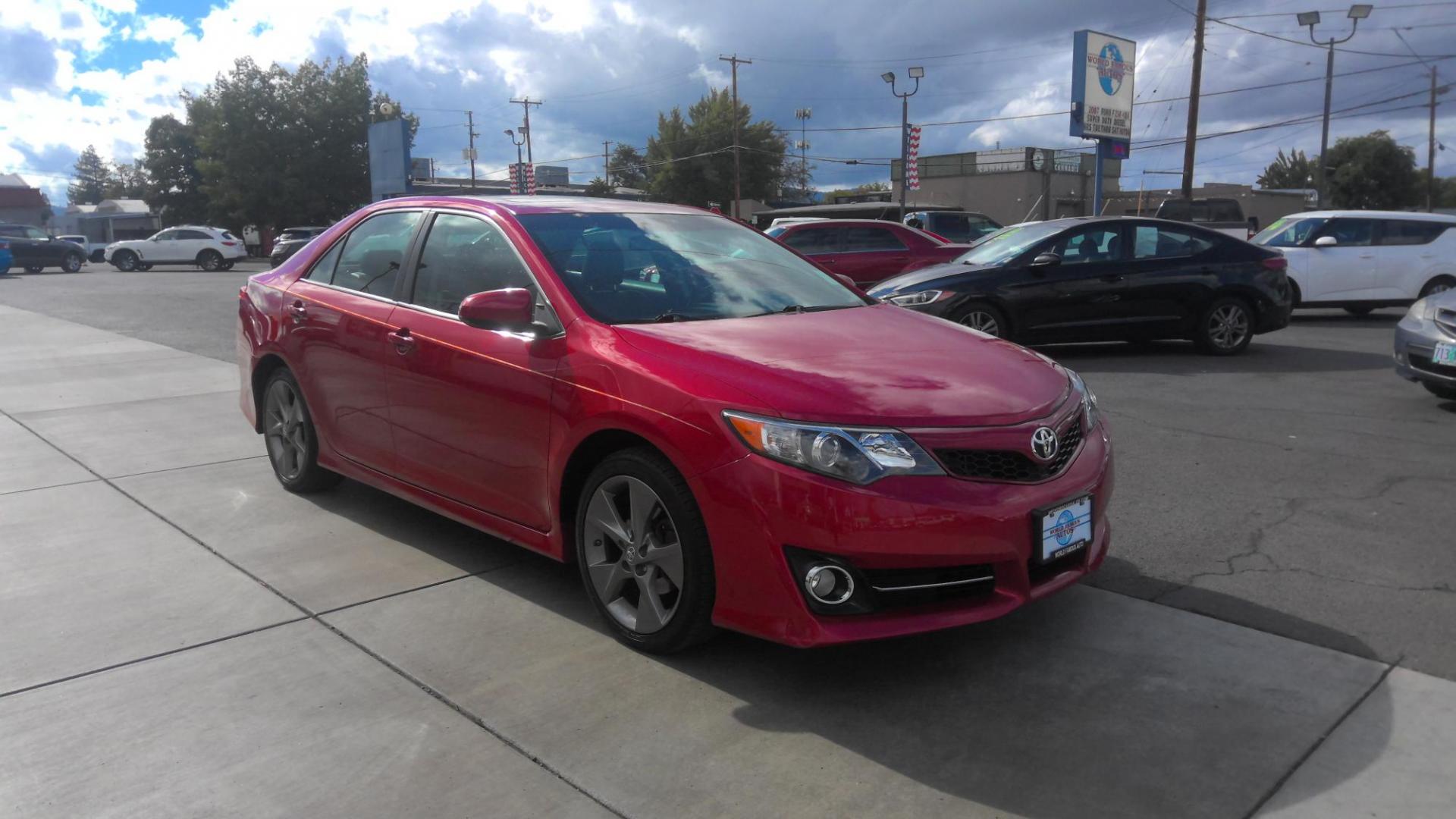 2012 RED Toyota Camry SE (4T1BF1FK3CU) with an 2.5L L4 DOHC 16V engine, 6-Speed Automatic transmission, located at 502 S. Riverside Avenue, Medford, OR, 97501, (541) 773-3136, 42.322803, -122.867477 - Photo#1