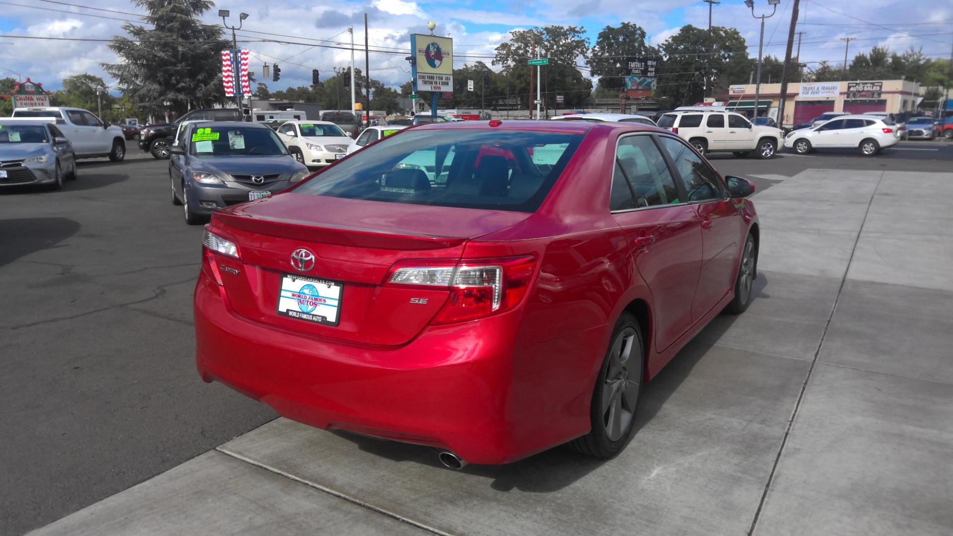 2012 RED Toyota Camry SE (4T1BF1FK3CU) with an 2.5L L4 DOHC 16V engine, 6-Speed Automatic transmission, located at 502 S. Riverside Avenue, Medford, OR, 97501, (541) 773-3136, 42.322803, -122.867477 - Photo#2