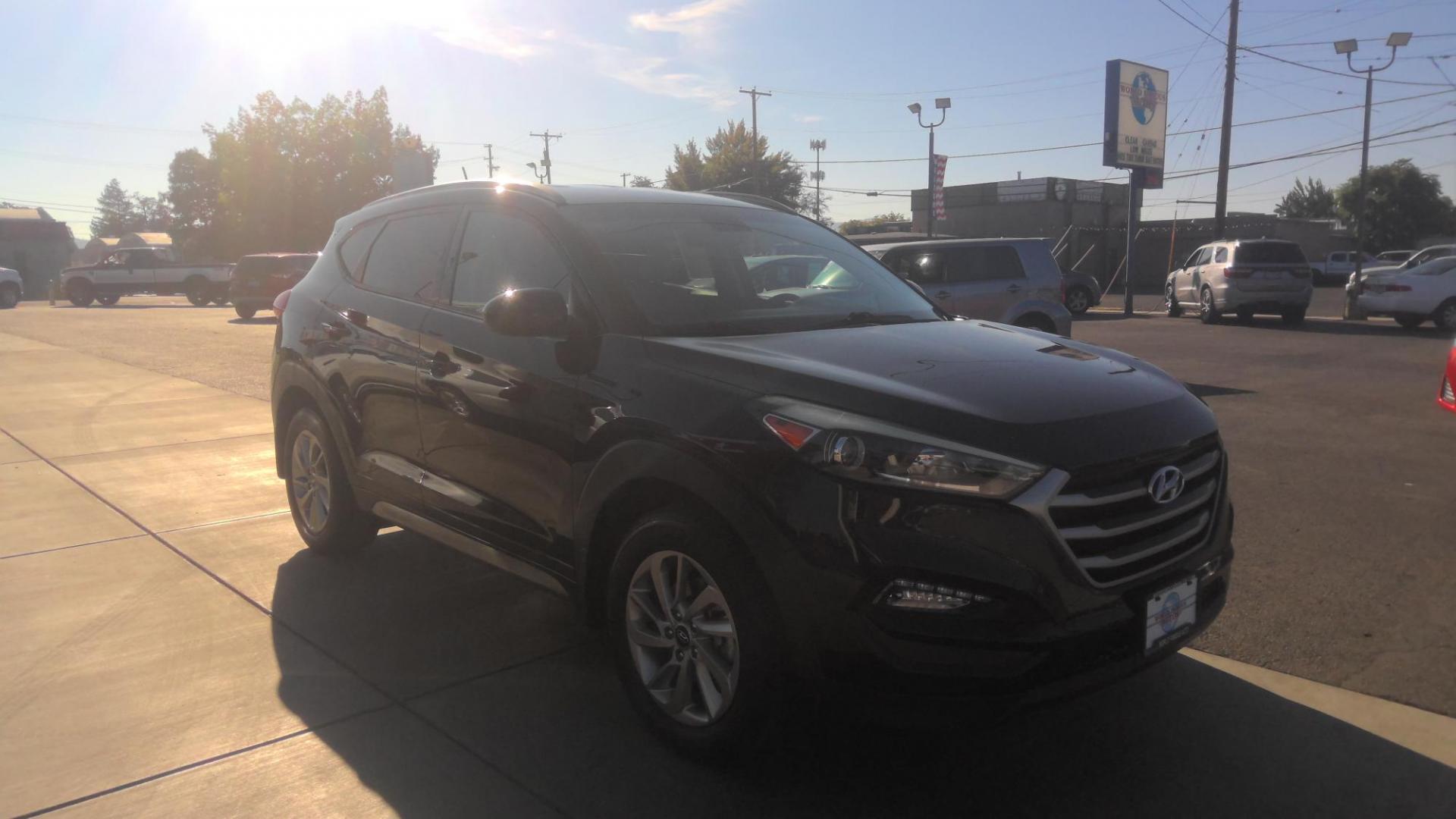 2017 BLACK Hyundai Tucson SE w/Preferred Package AWD (KM8J3CA48HU) with an 2.0L L4 DOHC 16V engine, 6A transmission, located at 502 S. Riverside Avenue, Medford, OR, 97501, (541) 773-3136, 42.322803, -122.867477 - Photo#1