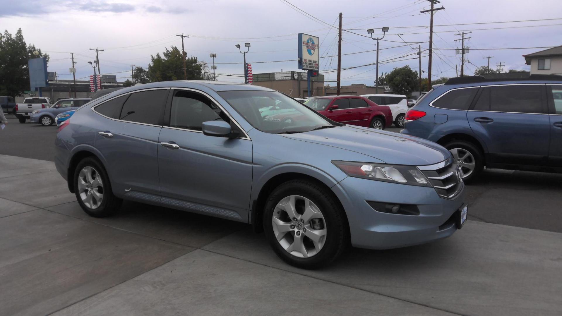 2010 SILVER Honda Accord Crosstour EX-L 4WD 5-Spd AT (5J6TF2H57AL) with an 3.5L V6 SOHC 24V engine, 5-Speed Automatic transmission, located at 502 S. Riverside Avenue, Medford, OR, 97501, (541) 773-3136, 42.322803, -122.867477 - Photo#1