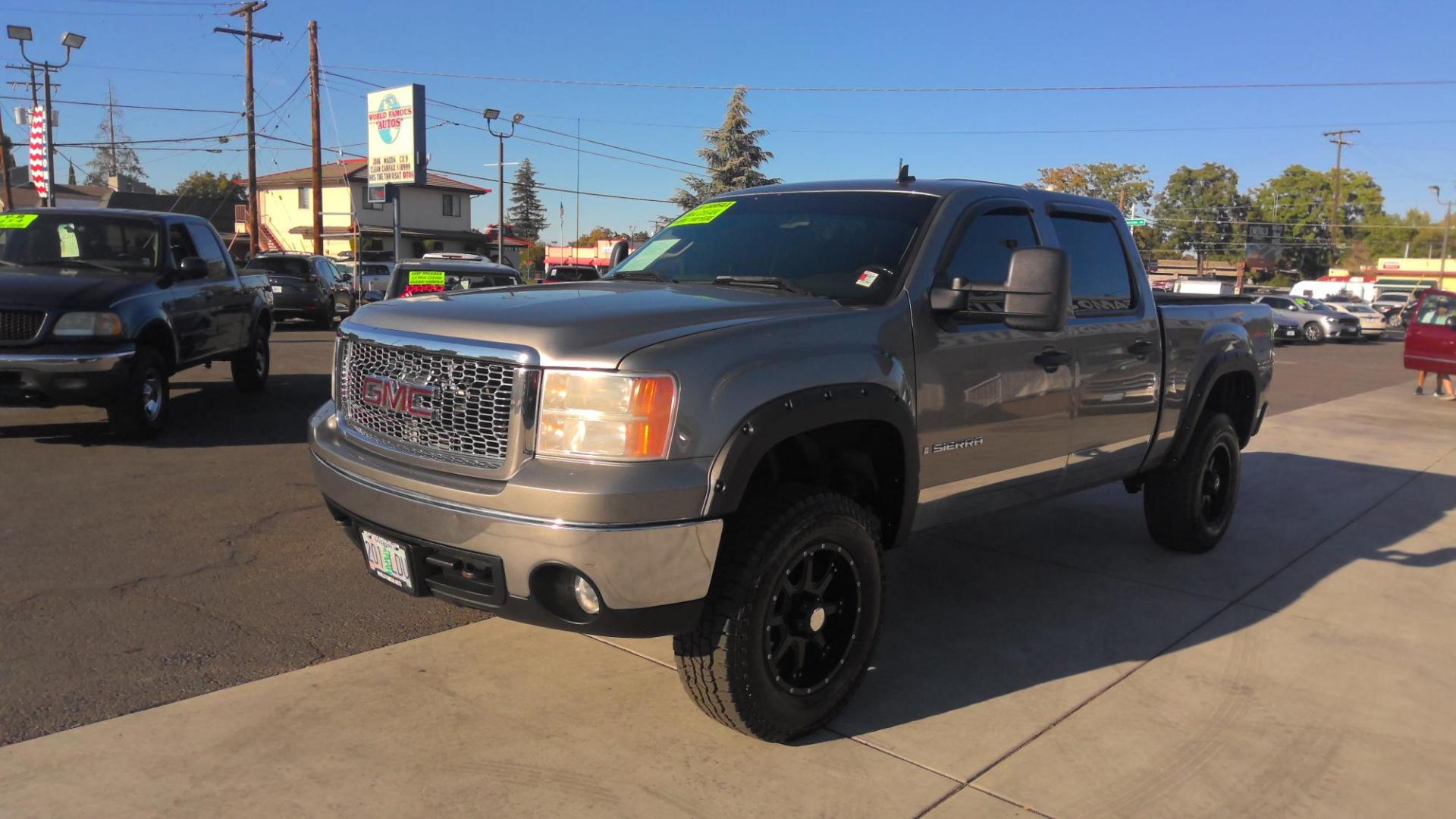 2008 GRAY GMC Sierra 1500 SL Crew Cab 4WD (2GTEK13M281) with an 5.3L V8 OHV 16V engine, 4-Speed Automatic Overdrive transmission, located at 502 S. Riverside Avenue, Medford, OR, 97501, (541) 773-3136, 42.322803, -122.867477 - Photo#0