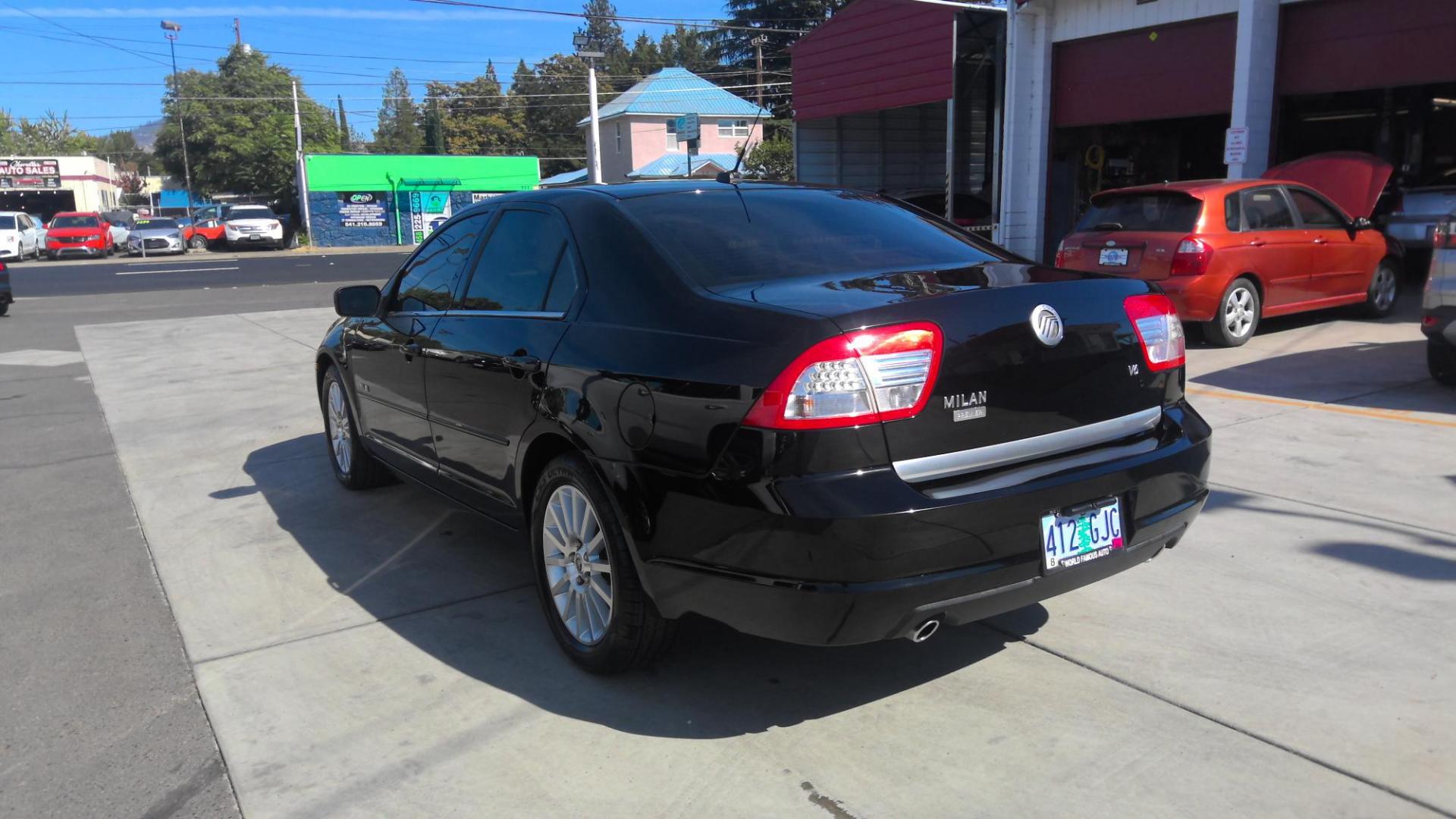 2007 BLACK Mercury Milan V6 Premier (3MEHM08137R) with an 3.0L V6 DOHC 24V engine, 6-Speed Automatic Overdrive transmission, located at 502 S. Riverside Avenue, Medford, OR, 97501, (541) 773-3136, 42.322803, -122.867477 - Photo#3