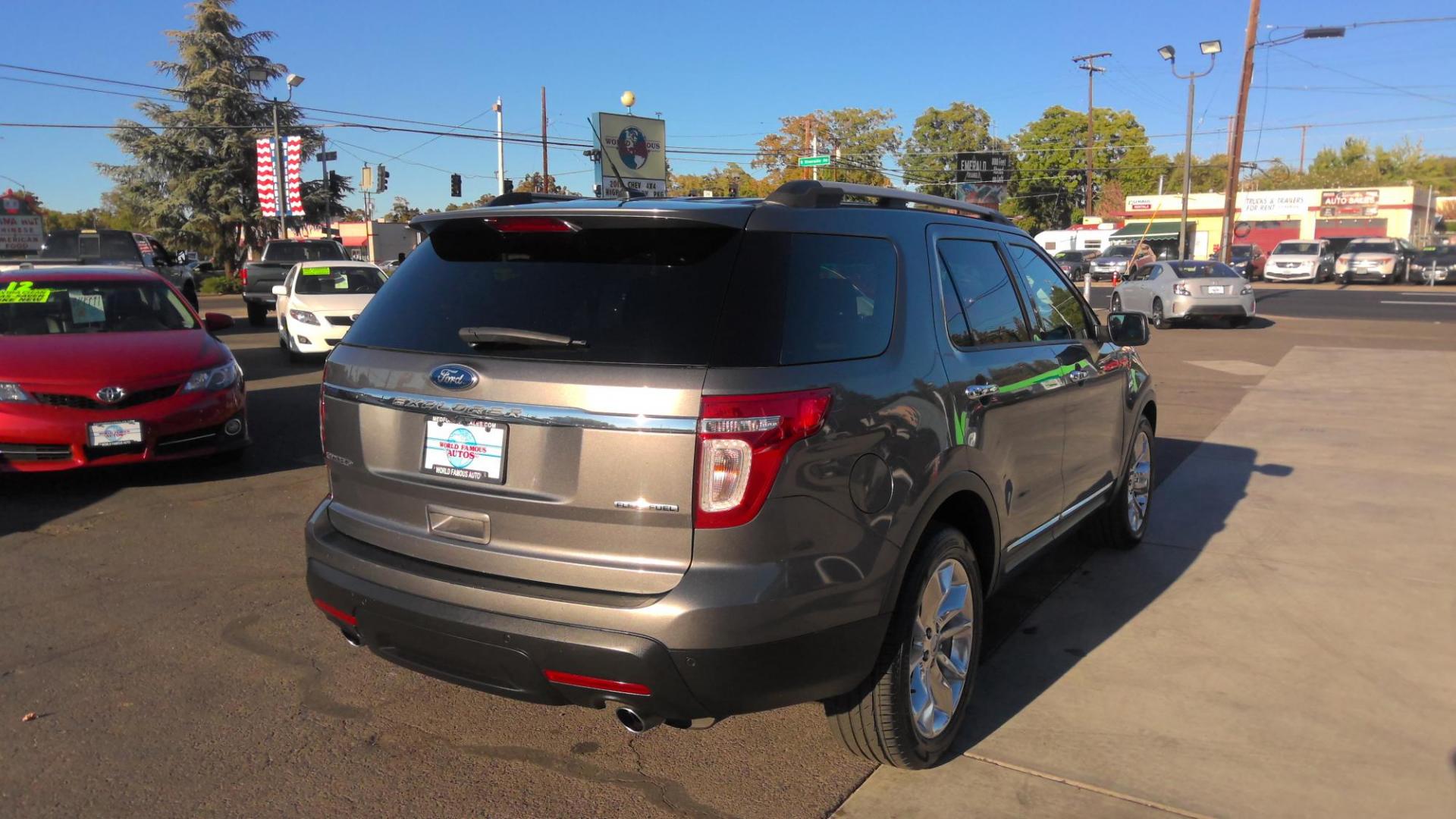 2013 GRAY Ford Explorer Limited FWD (1FM5K7F87DG) with an 3.5L V6 DOHC 24V engine, 6-Speed Automatic transmission, located at 502 S. Riverside Avenue, Medford, OR, 97501, (541) 773-3136, 42.322803, -122.867477 - Photo#2