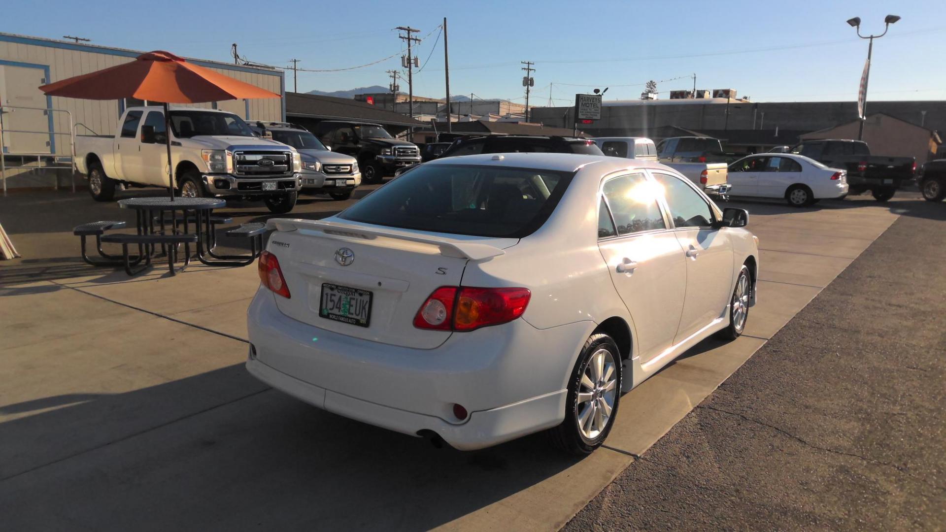 2010 WHITE Toyota Corolla Base 4-Speed AT (1NXBU4EE8AZ) with an 1.8L L4 DOHC 16V engine, 4-Speed Automatic Overdrive transmission, located at 502 S. Riverside Avenue, Medford, OR, 97501, (541) 773-3136, 42.322803, -122.867477 - Photo#1