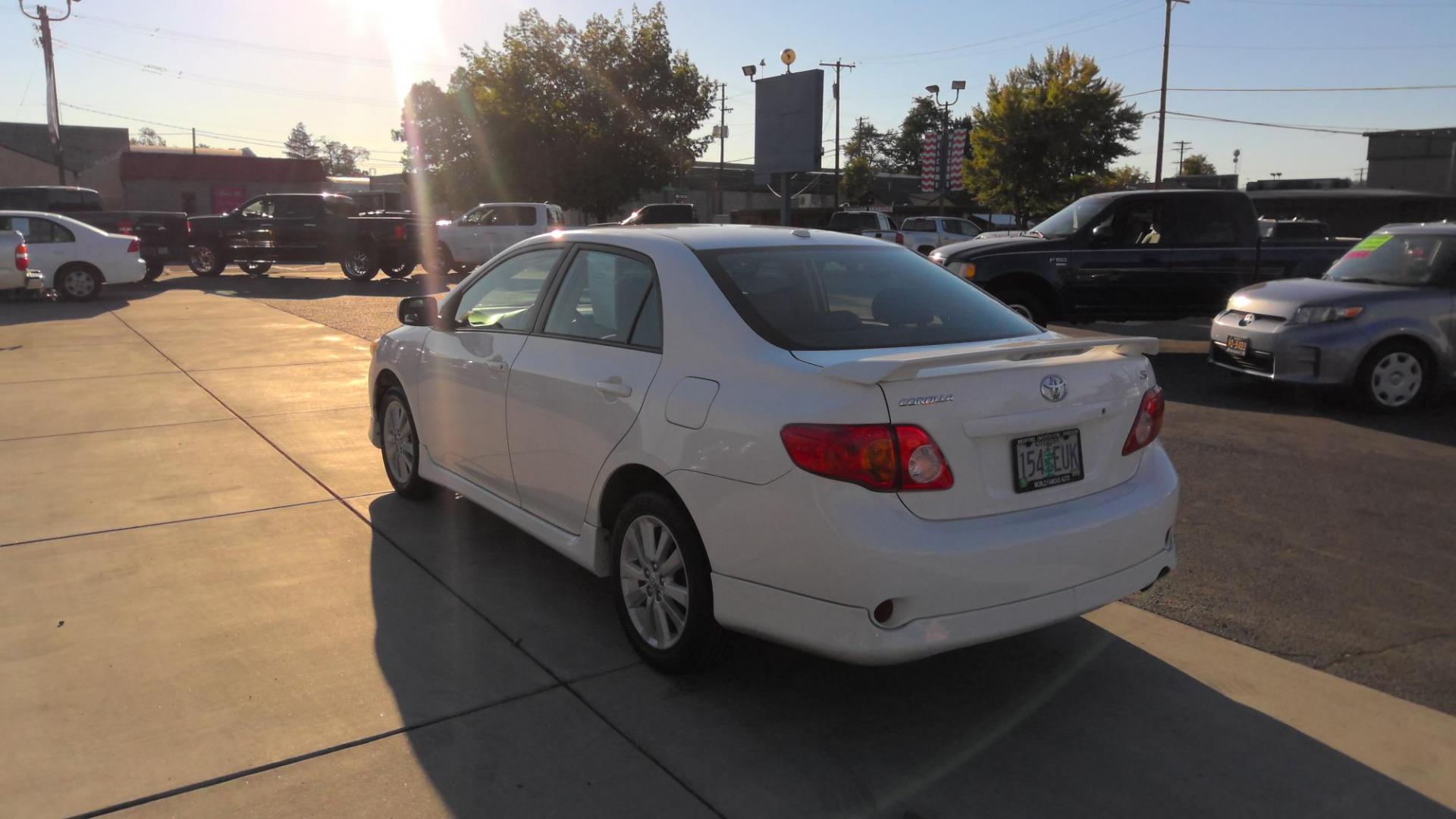 2010 WHITE Toyota Corolla Base 4-Speed AT (1NXBU4EE8AZ) with an 1.8L L4 DOHC 16V engine, 4-Speed Automatic Overdrive transmission, located at 502 S. Riverside Avenue, Medford, OR, 97501, (541) 773-3136, 42.322803, -122.867477 - Photo#2