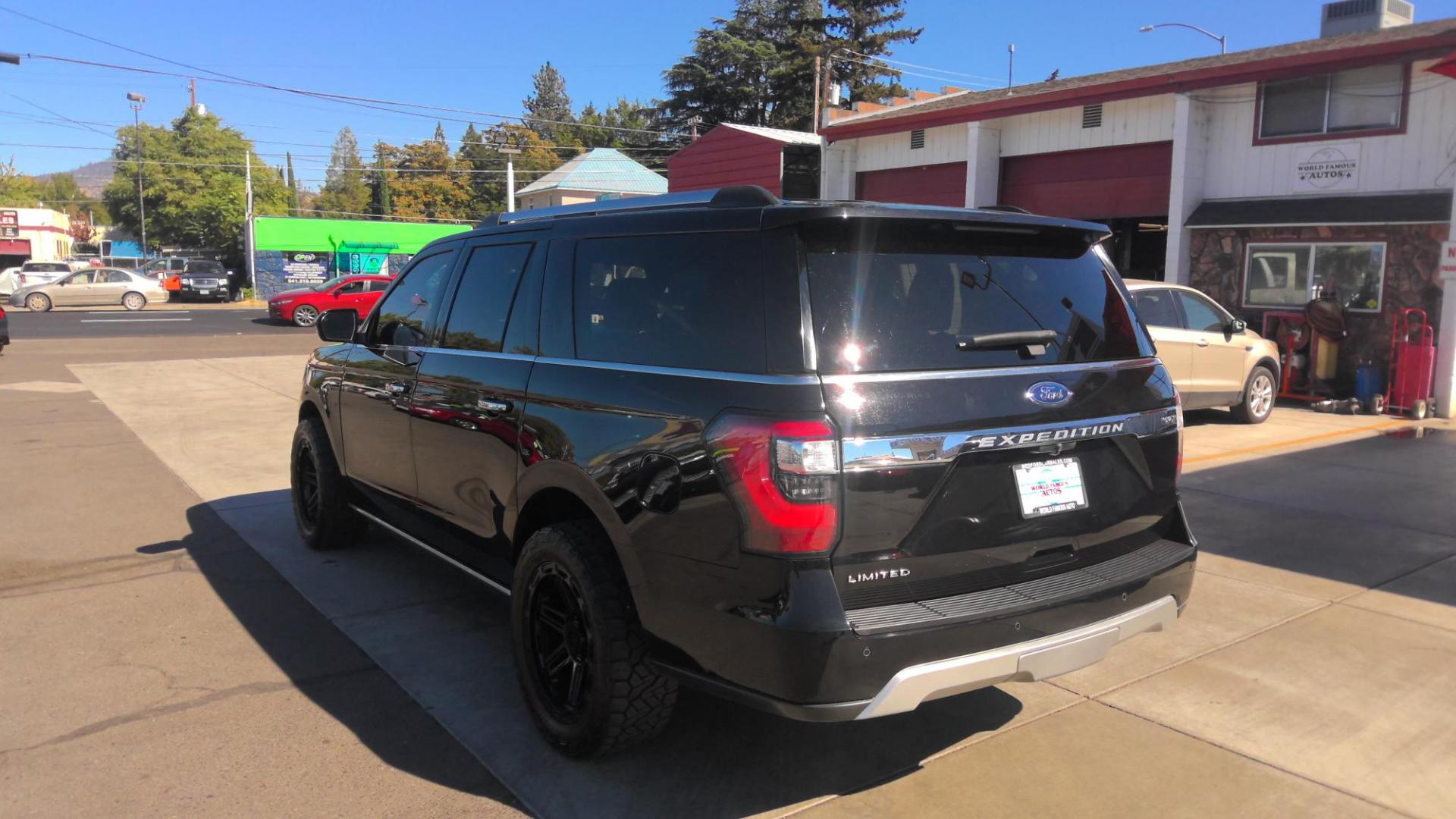 2020 BLACK Ford Expedition MAX Limited 4WD (1FMJK2AT8LE) with an 3.5L V6 DOHC 24V FFV engine, 6A transmission, located at 502 S. Riverside Avenue, Medford, OR, 97501, (541) 773-3136, 42.322803, -122.867477 - Photo#3