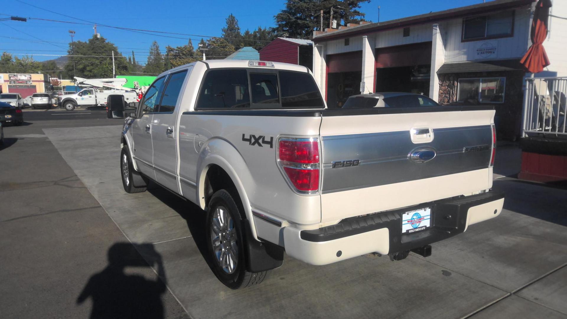 2013 WHITE Ford F-150 XLT SuperCrew 6.5-ft. Bed 4WD (1FTFW1ET6DF) with an 3.5L V6 TURBO engine, 6-Speed Automatic transmission, located at 502 S. Riverside Avenue, Medford, OR, 97501, (541) 773-3136, 42.322803, -122.867477 - Photo#2