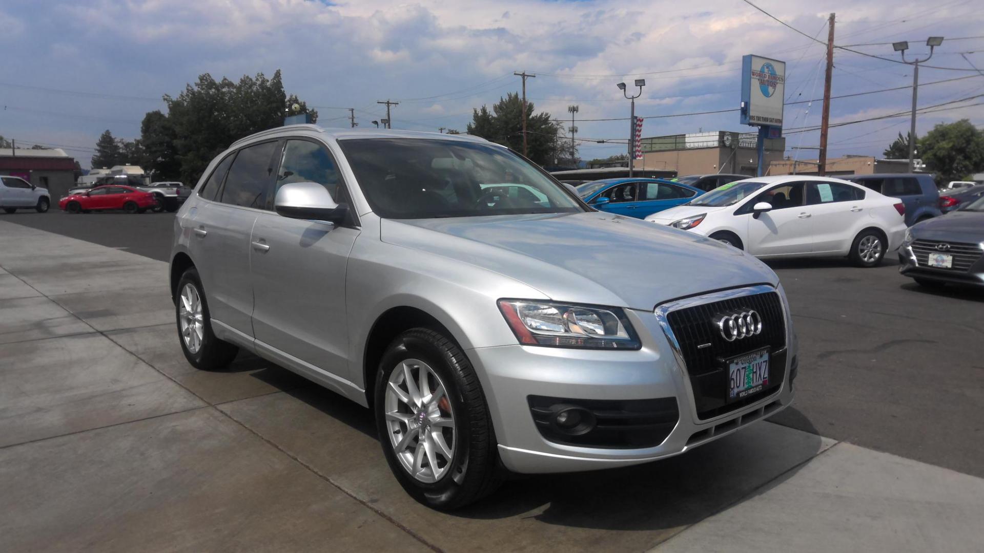 2010 SILVER Audi Q5 3.2 quattro Premium (WA1CKAFP1AA) with an 3.2L V6 DOHC 24V engine, 6-Speed Automatic transmission, located at 502 S. Riverside Avenue, Medford, OR, 97501, (541) 773-3136, 42.322803, -122.867477 - Photo#1