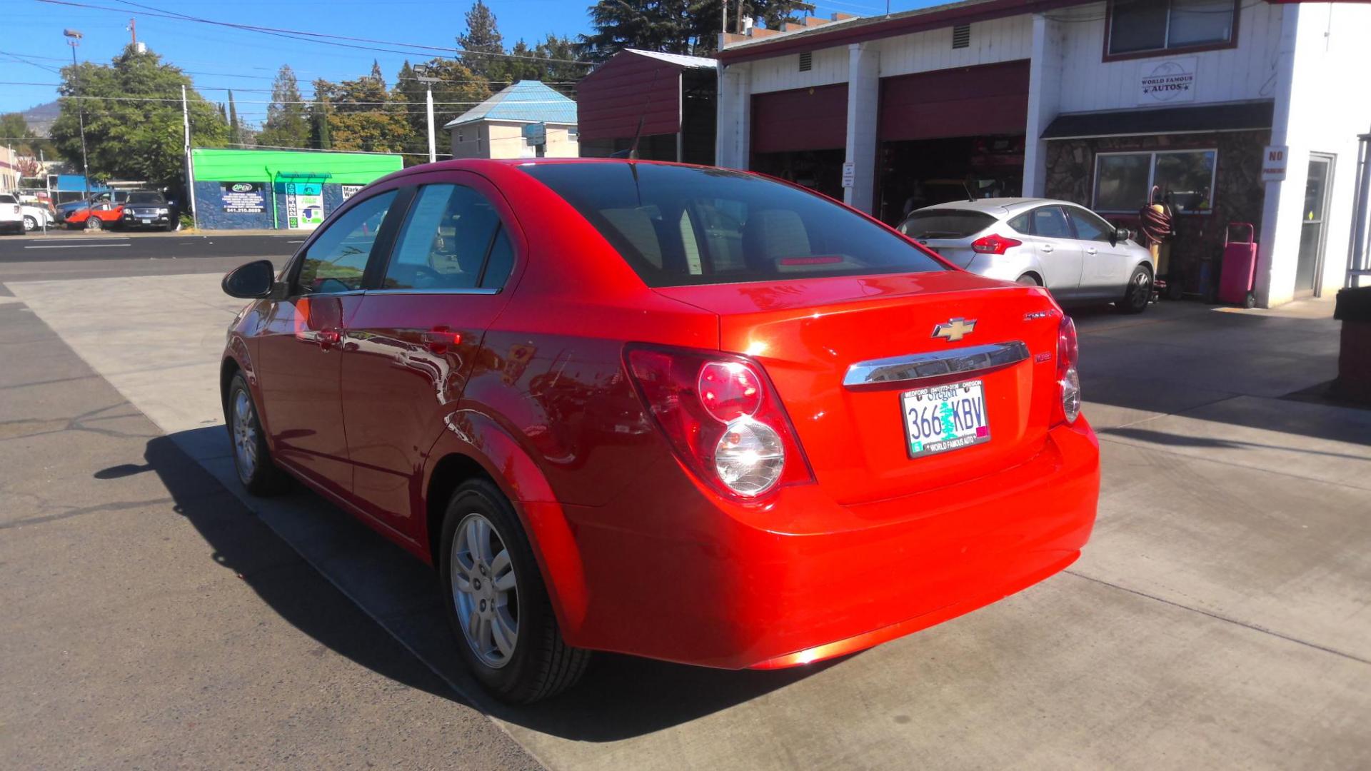 2013 ORANGE Chevrolet Sonic LT Auto Sedan (1G1JC5SB2D4) with an 1.4L L4 DOHC 24V TURBO FFV engine, 6-Speed Automatic transmission, located at 502 S. Riverside Avenue, Medford, OR, 97501, (541) 773-3136, 42.322803, -122.867477 - Photo#2