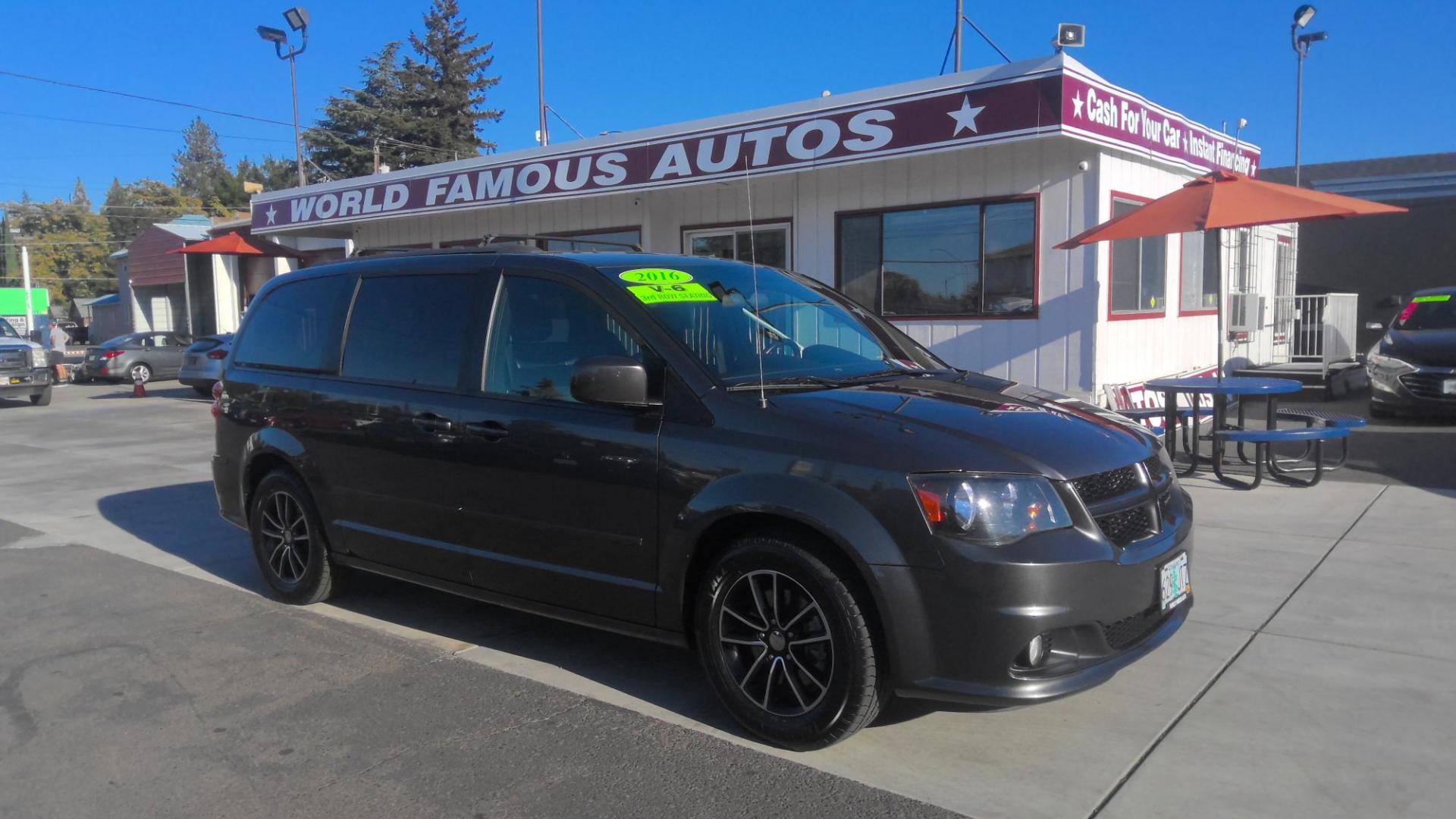 2016 GRAY Dodge Grand Caravan R/T (2C4RDGEG9GR) with an 3.6L V6 DOHC 24V engine, 6A transmission, located at 502 S. Riverside Avenue, Medford, OR, 97501, (541) 773-3136, 42.322803, -122.867477 - Photo#3