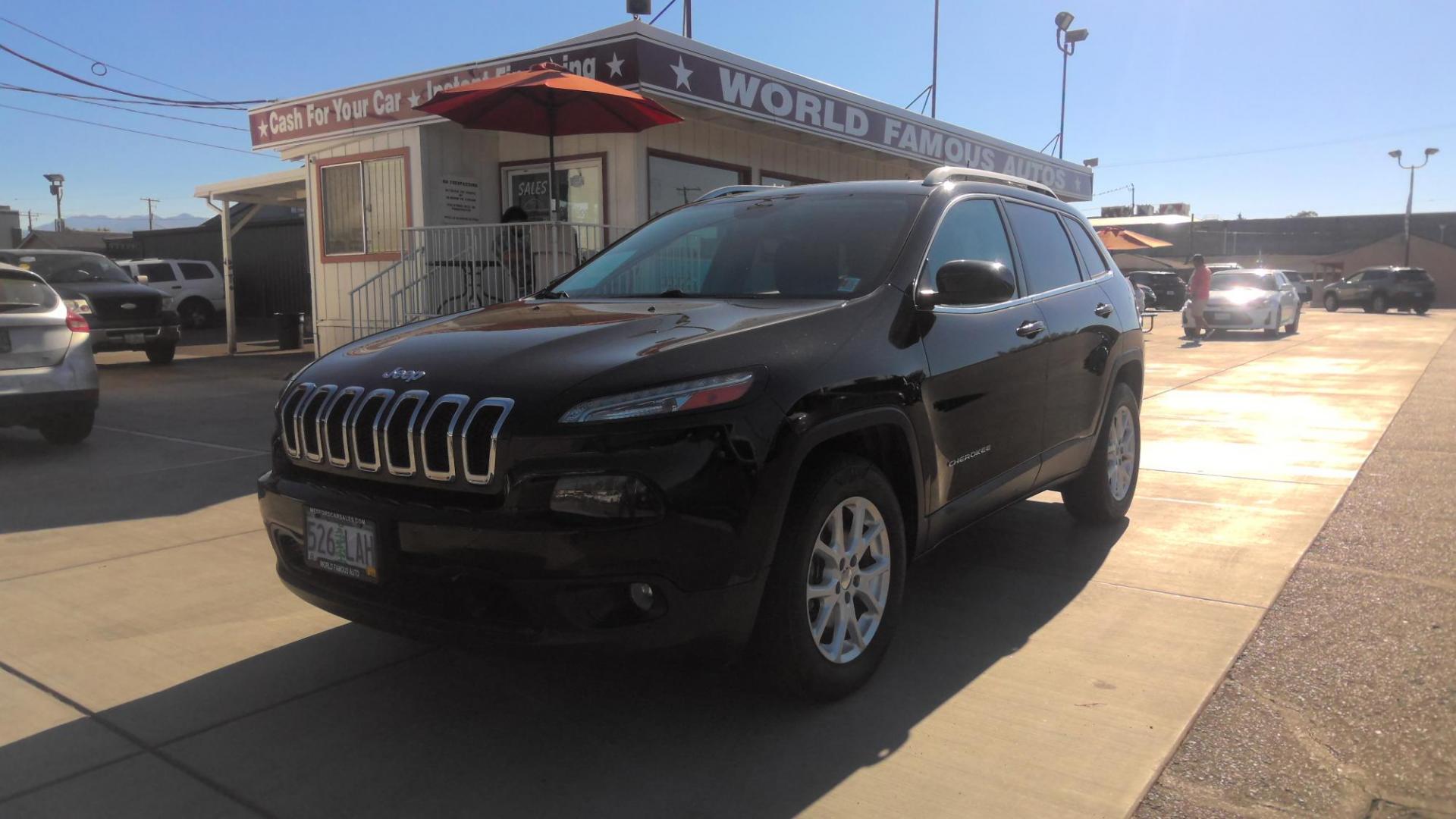 2017 BLACK Jeep Cherokee Latitude 4WD (1C4PJMCS2HD) with an 3.2L V6 DOHC 24V engine, 9A transmission, located at 502 S. Riverside Avenue, Medford, OR, 97501, (541) 773-3136, 42.322803, -122.867477 - Photo#0