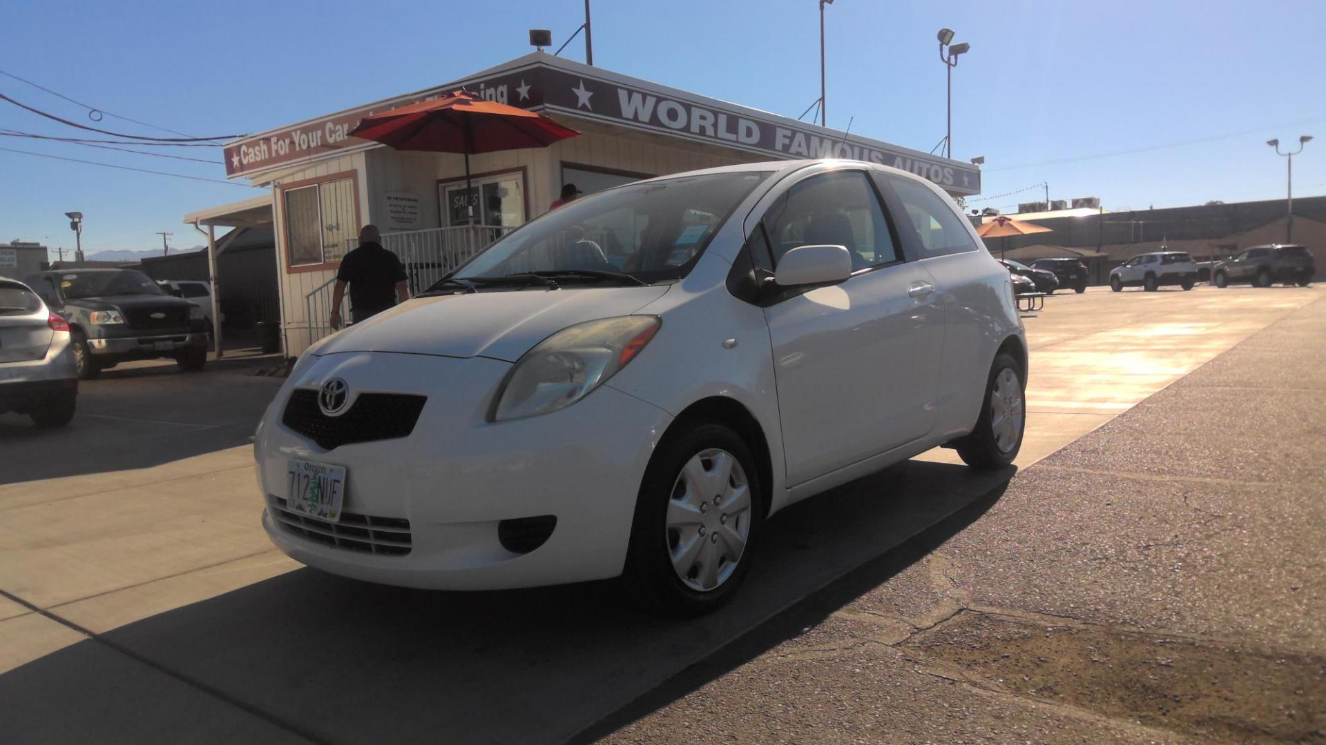 2008 WHITE Toyota Yaris Liftback (JTDJT923685) with an 1.5L L4 DOHC 16V engine, located at 502 S. Riverside Avenue, Medford, OR, 97501, (541) 773-3136, 42.322803, -122.867477 - Photo#0